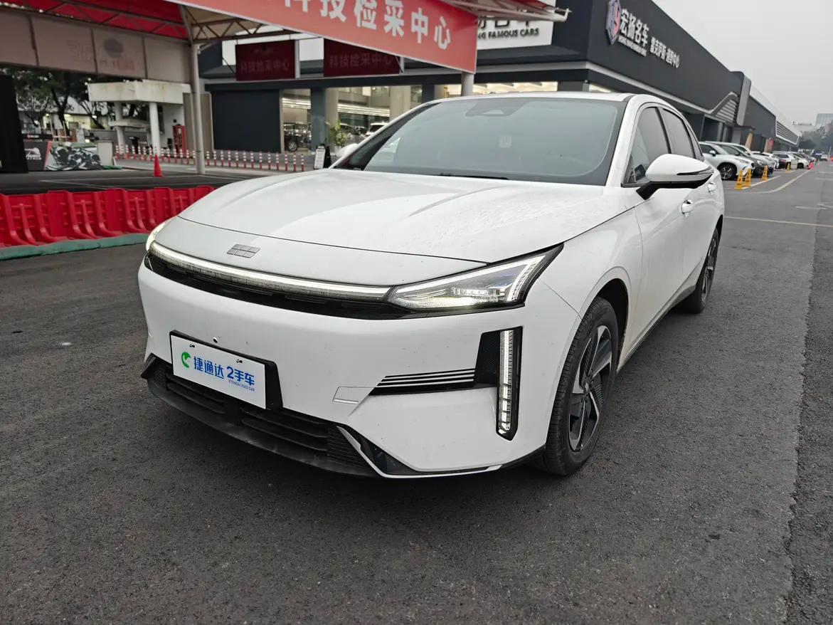 Geely Galaxy L6 2025 г. 14126 км.