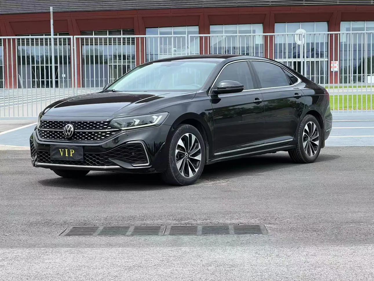 Volkswagen Passat 2023 г. 70085 км.