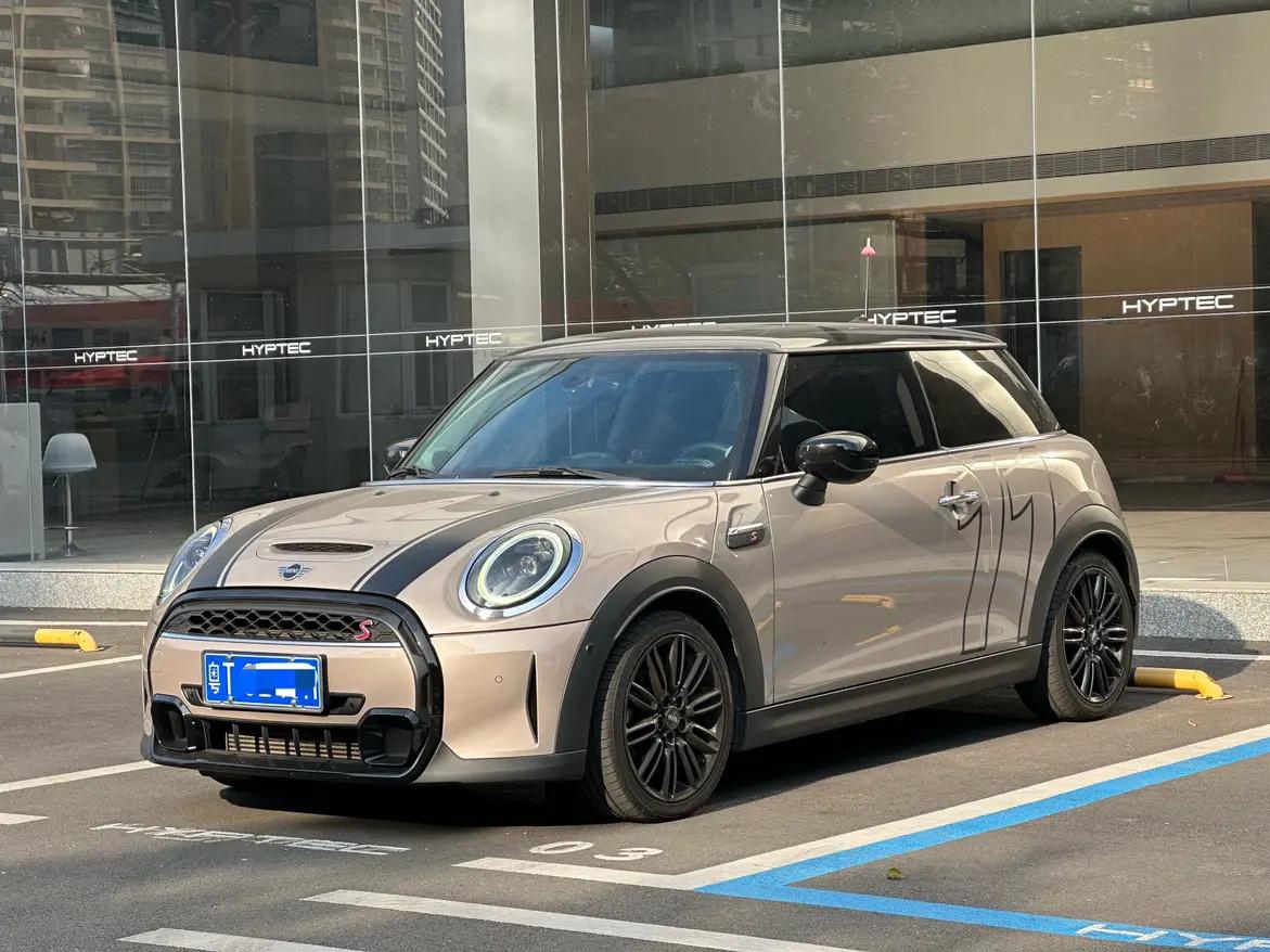 MINI  2022 г. 72125 км.