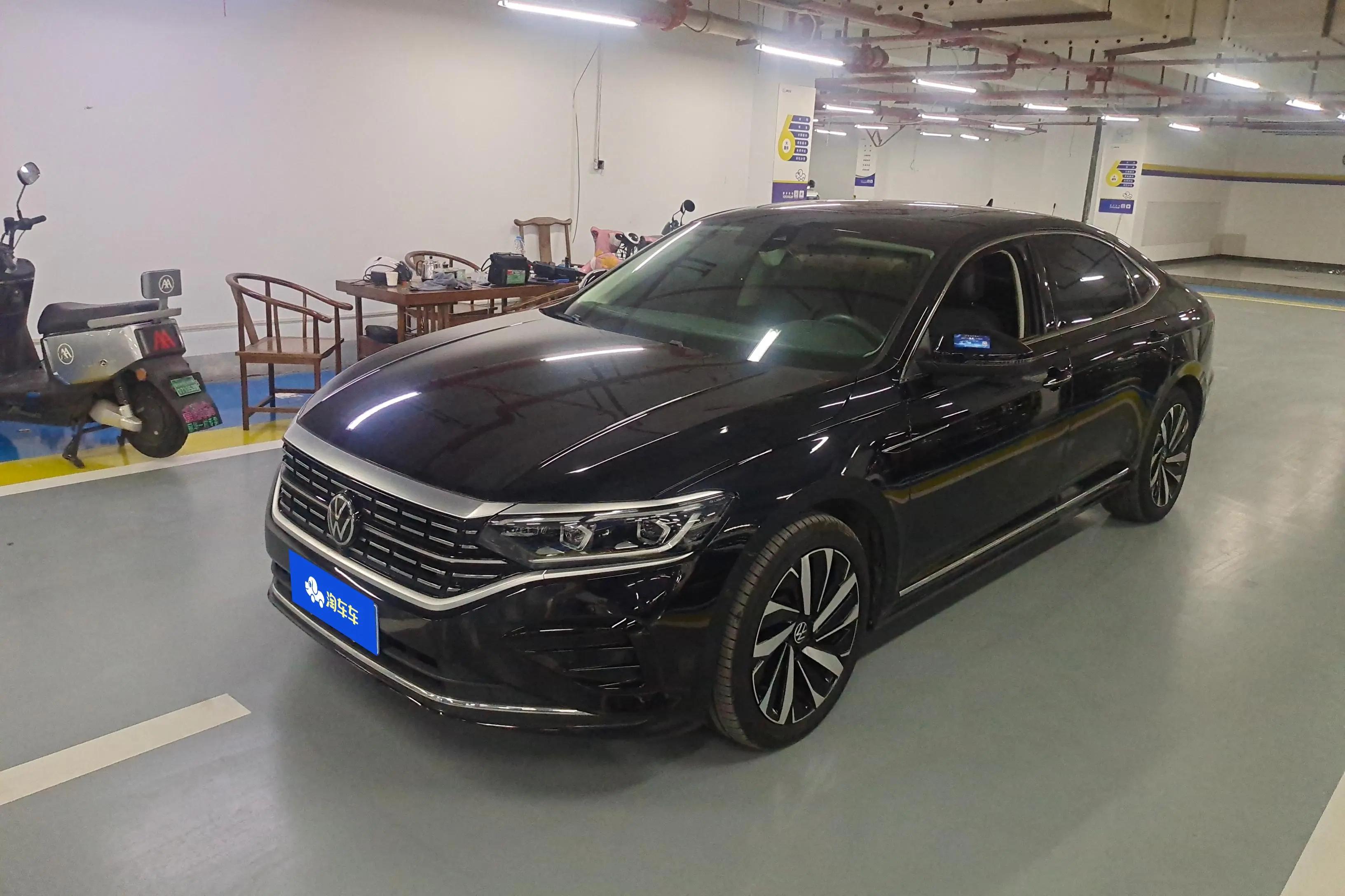 Volkswagen Passat 2024 г. 36045 км.