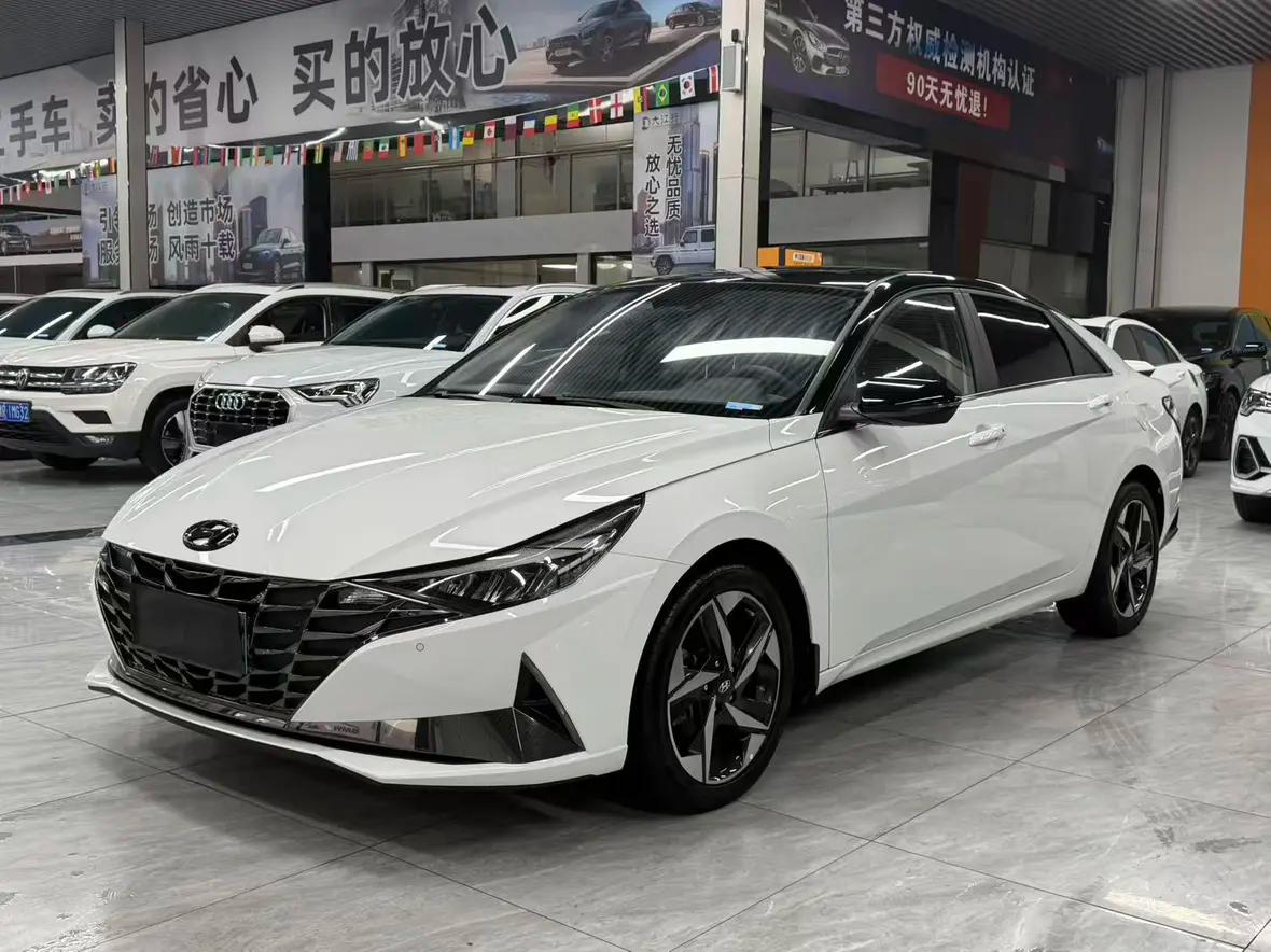 Hyundai Elantra 2022 г. 16058 км.