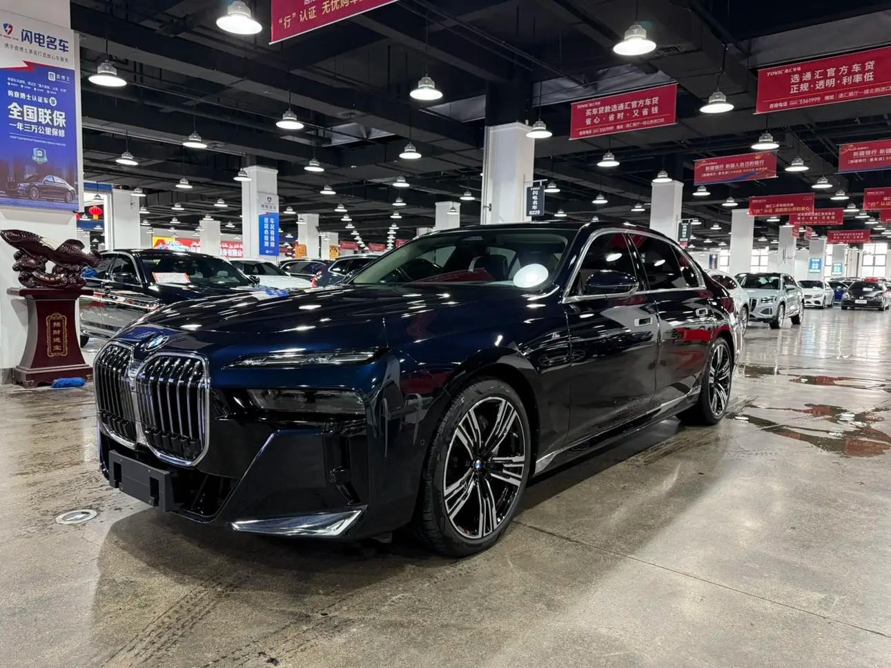 BMW 7 Series 2023 г. 14090 км.