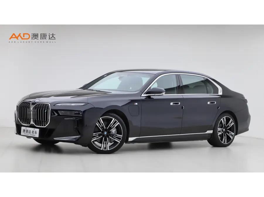 BMW i7 2024 г. 24731 км.