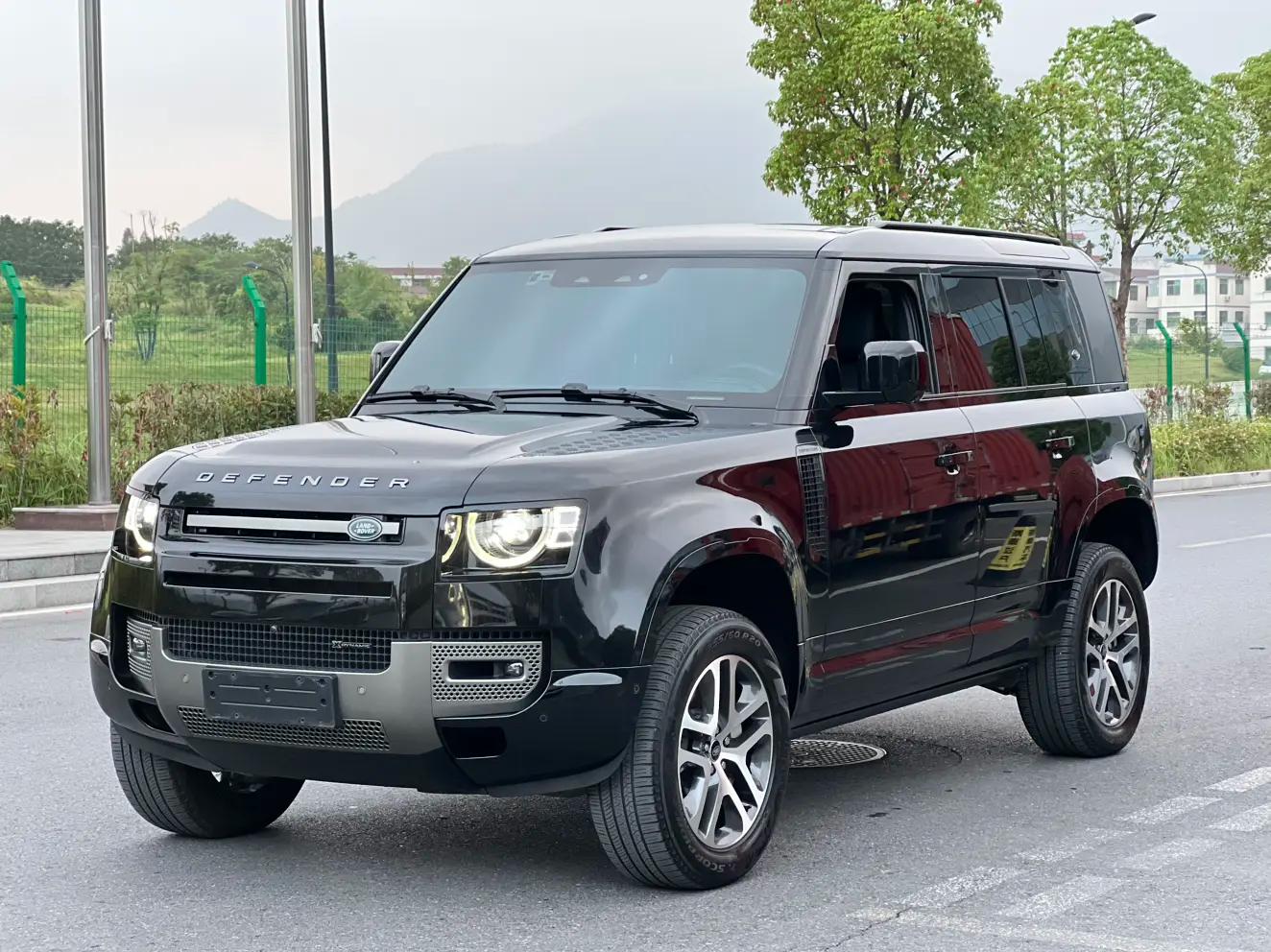 Land Rover Guard 2023 г. 35122 км.