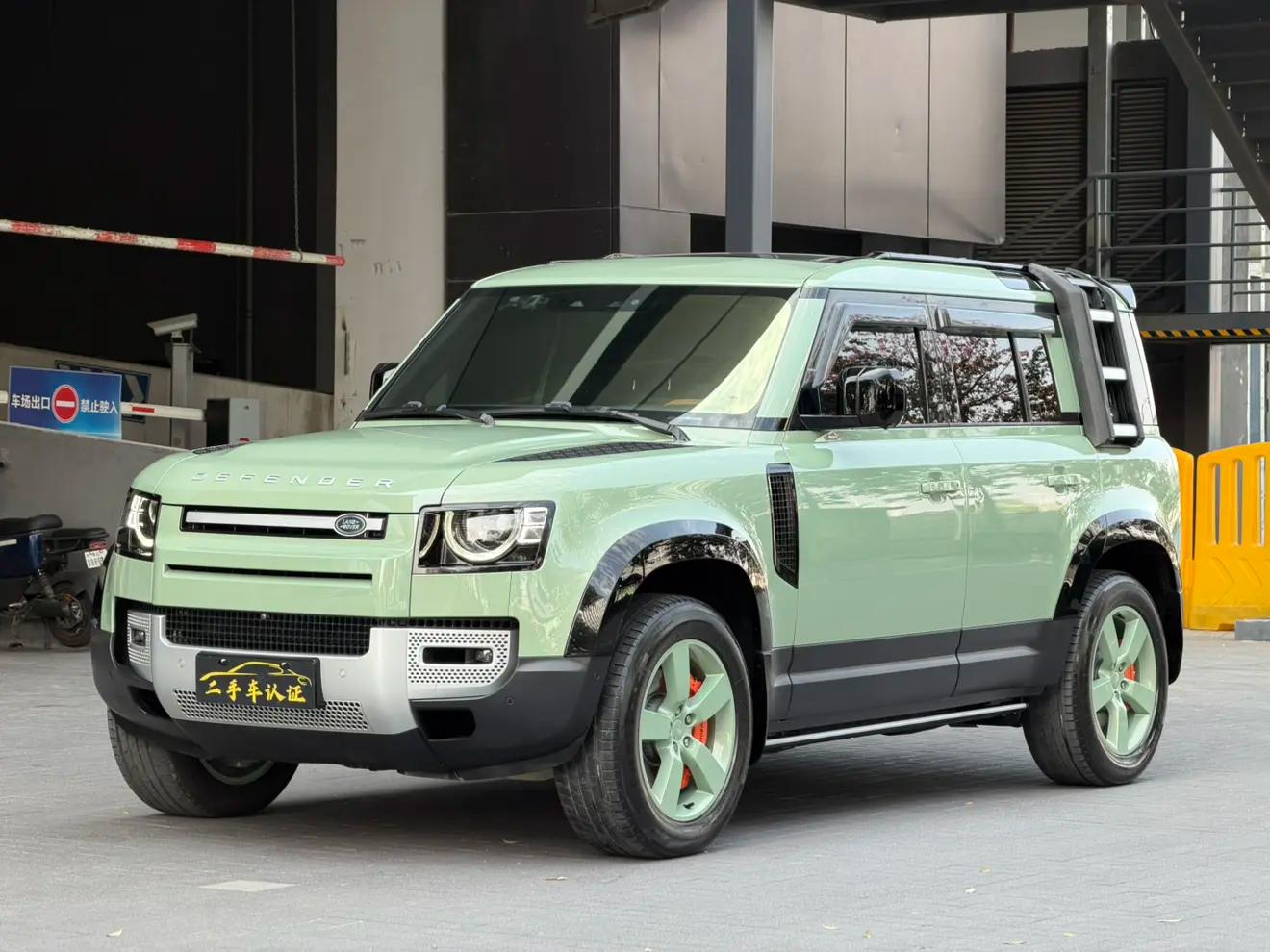 Land Rover Guard 2023 г. 70125 км.