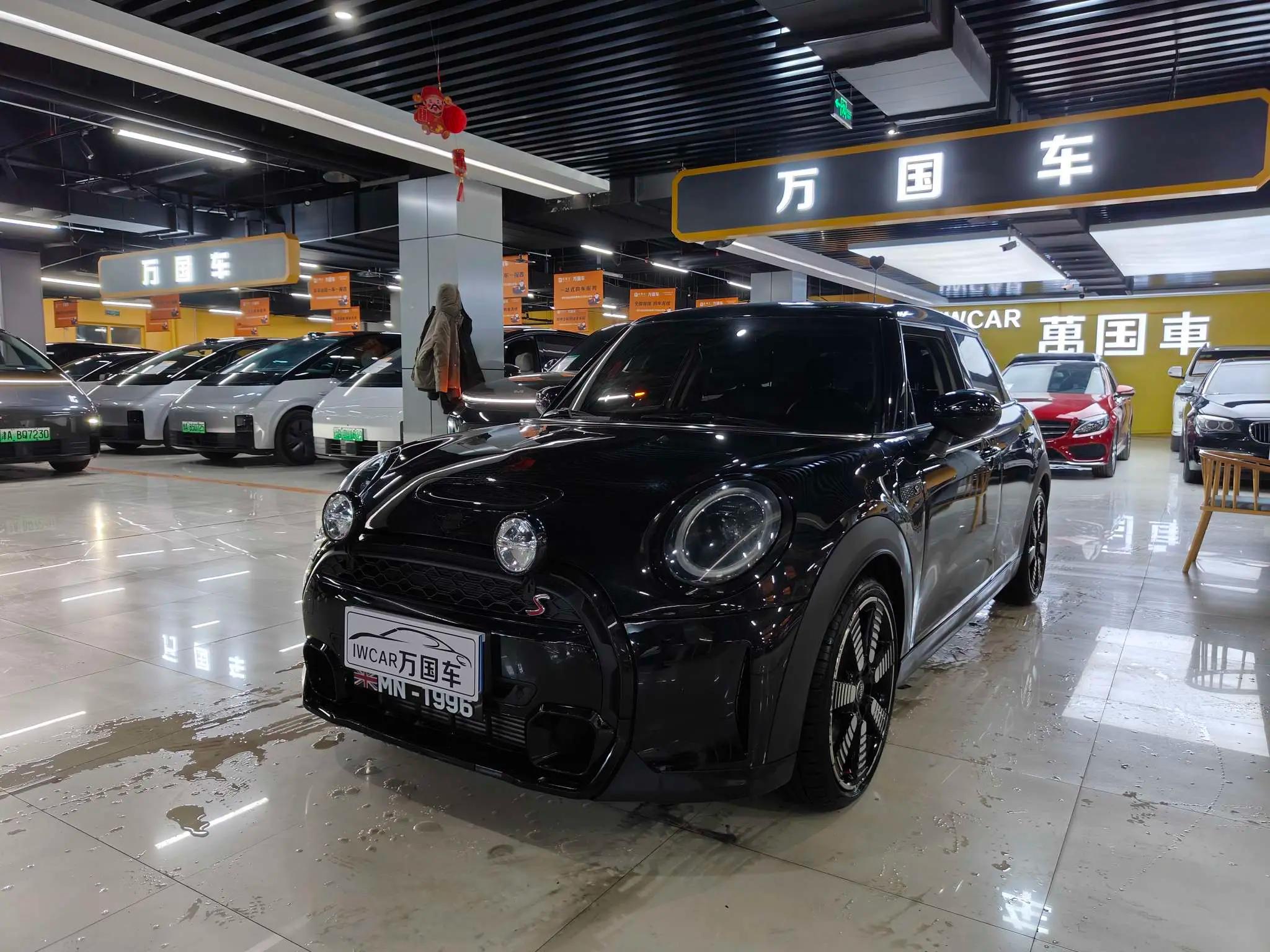 MINI  2022 г. 25834 км.