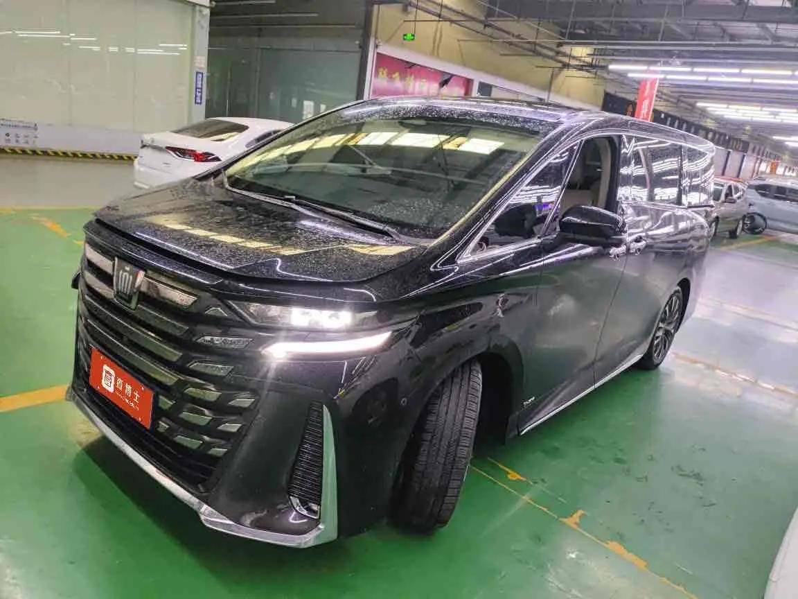 Toyota Crown Wellfire 2024 г. 32050 км.