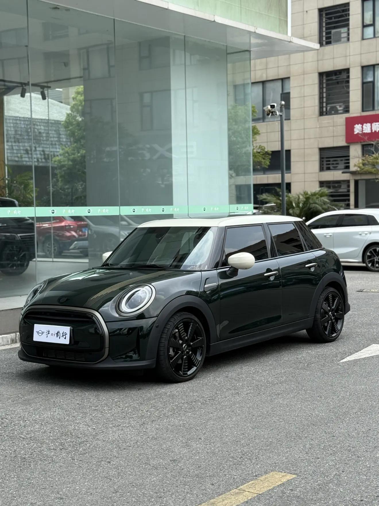 MINI  2022 г. 14000 км.