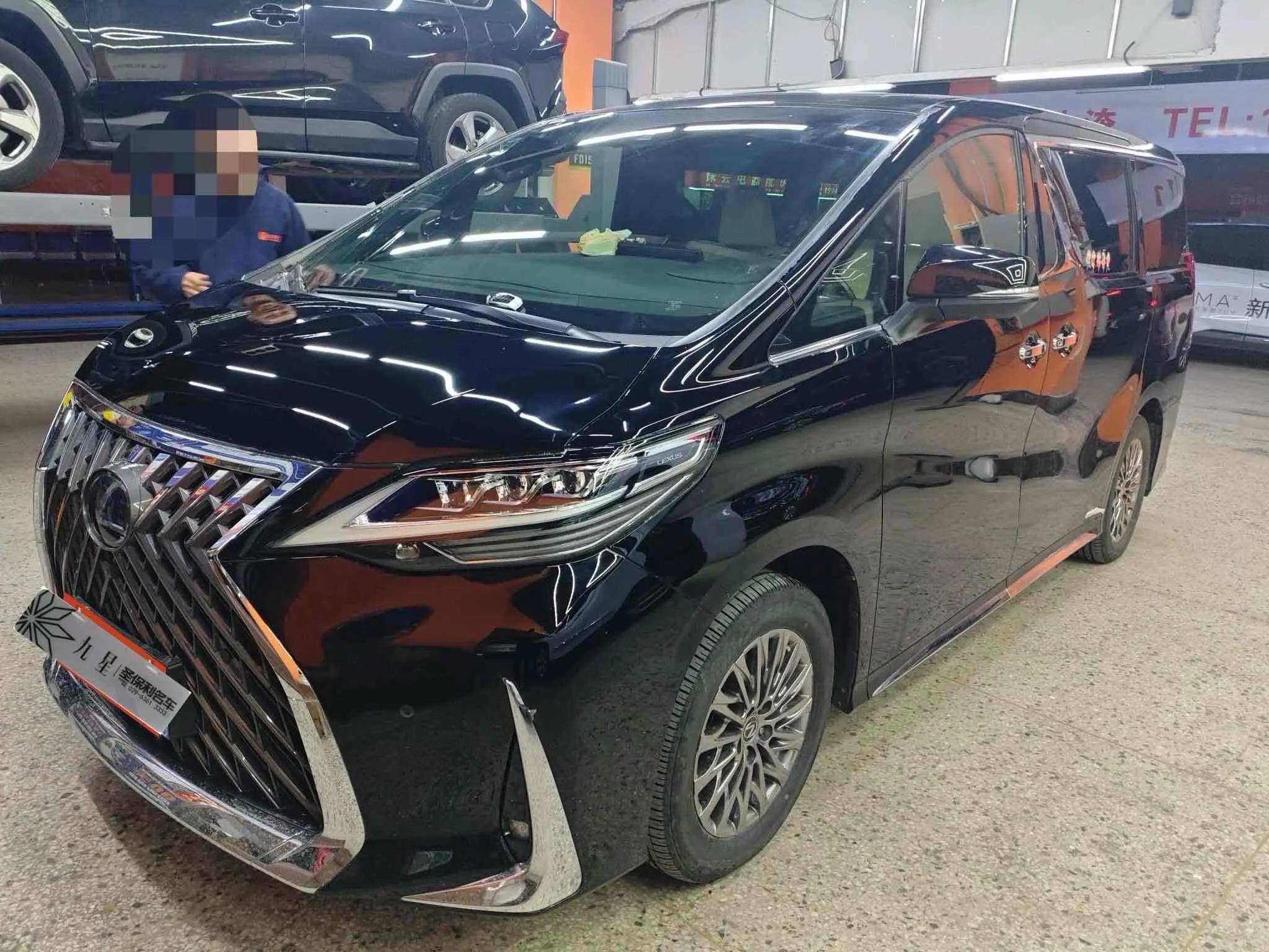 Lexus LM 2022 г. 34971 км.