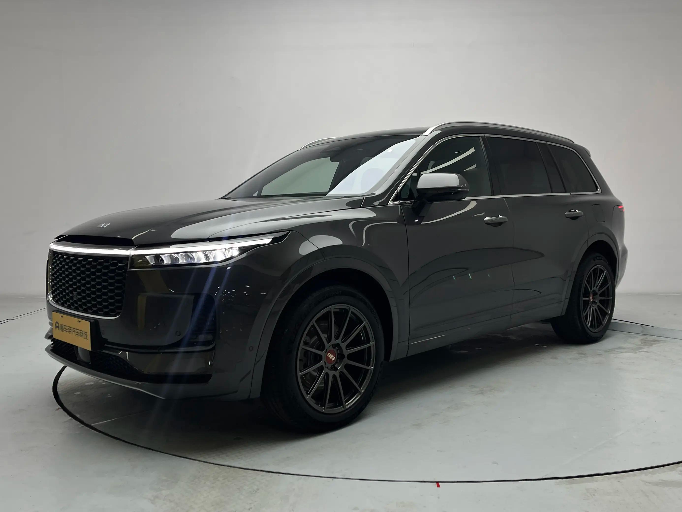 Lixiang ONE 2022 г. 75030 км.