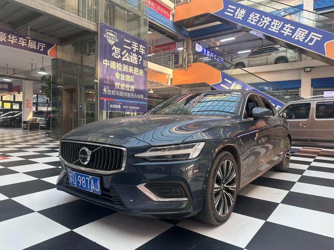 Volvo S60 2022 г. 37000 км.
