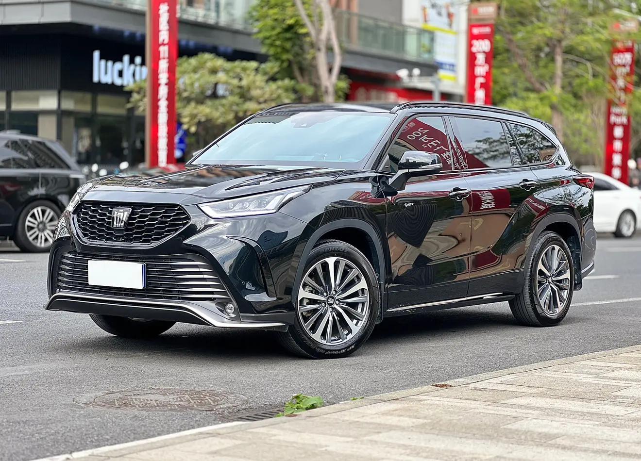 Toyota Crown Kluger 2025 г. 14842 км.