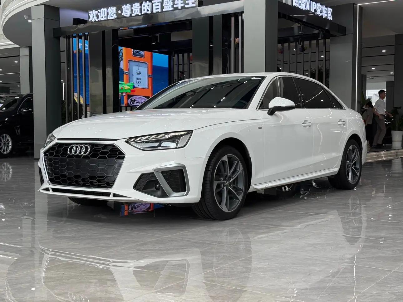 Audi A4L 2021 г. 61013 км.