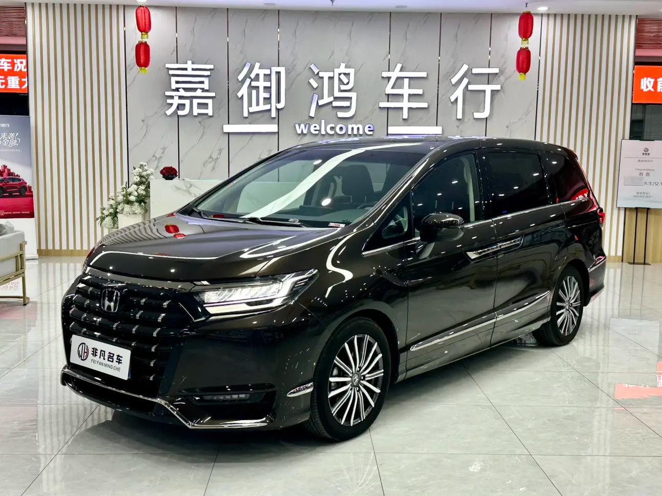 Honda Elysion 2023 г. 14889 км.