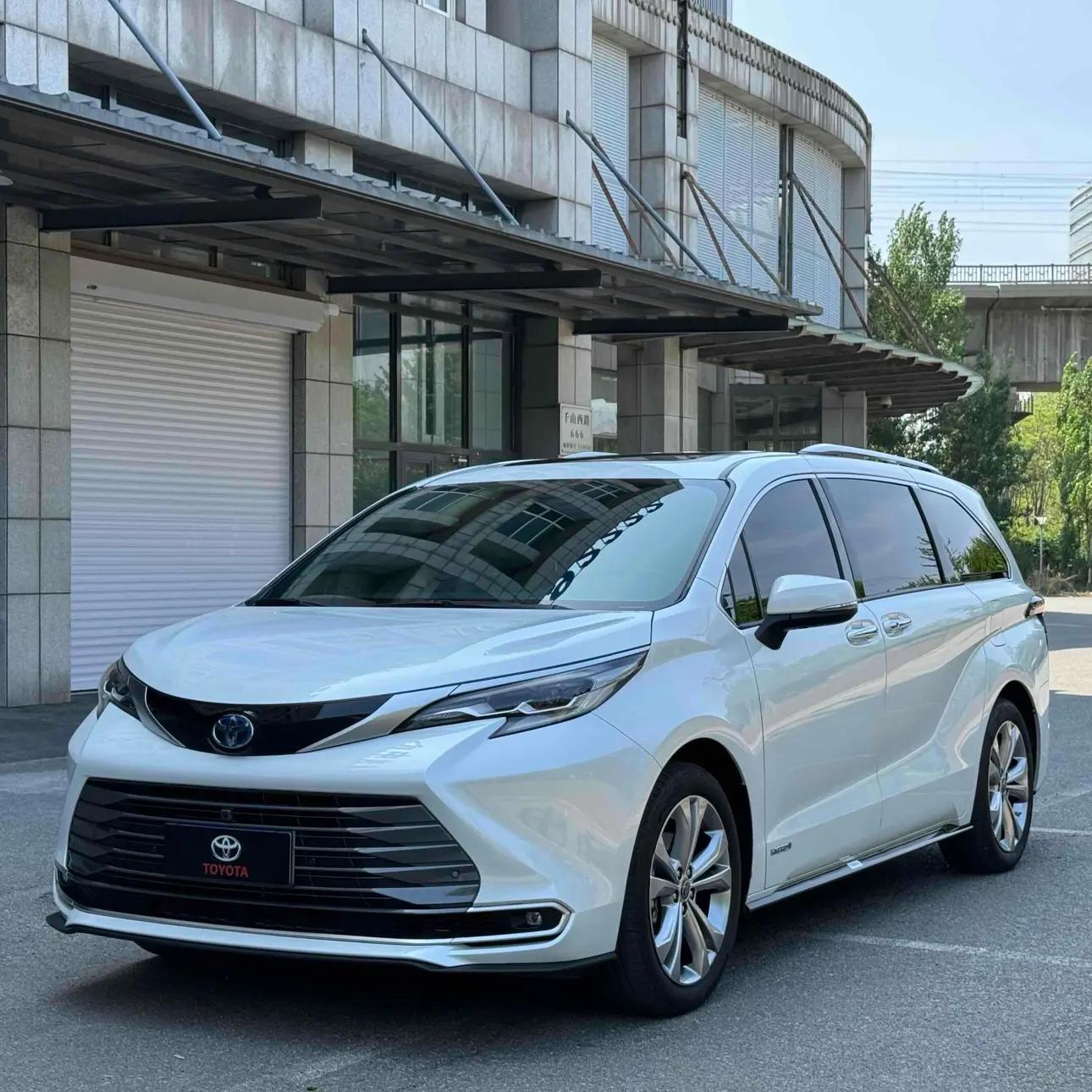 Toyota Sienna 2023 г. 52642 км.