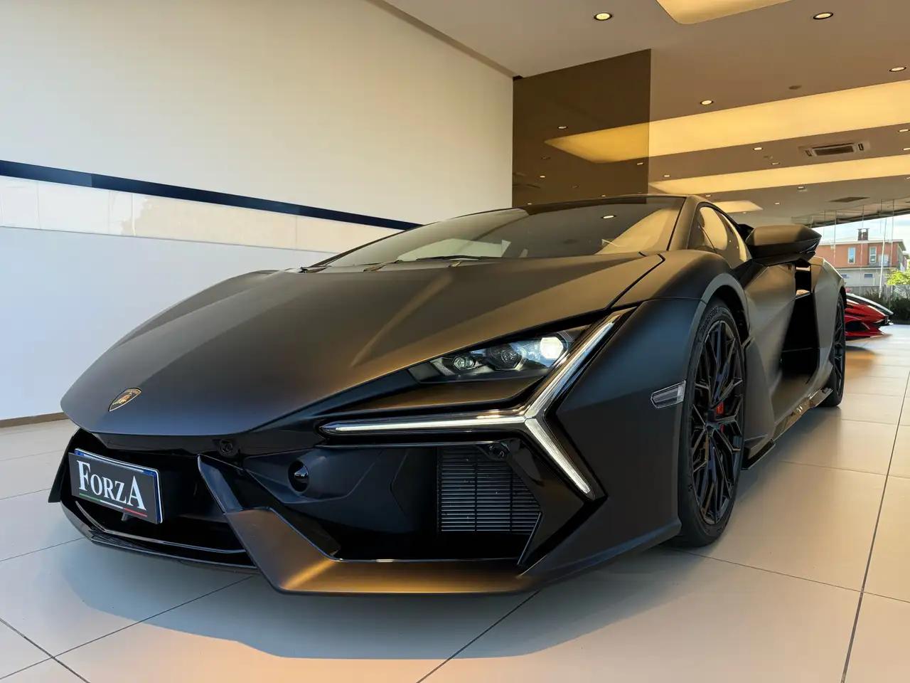 Lamborghini Revuelto 2024 г. 2498 км.