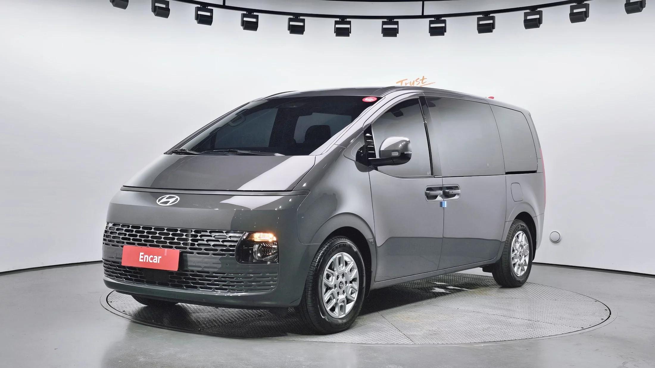 Hyundai Staria Tourer 9-Seater Modern, 2025 г. 1221 км.