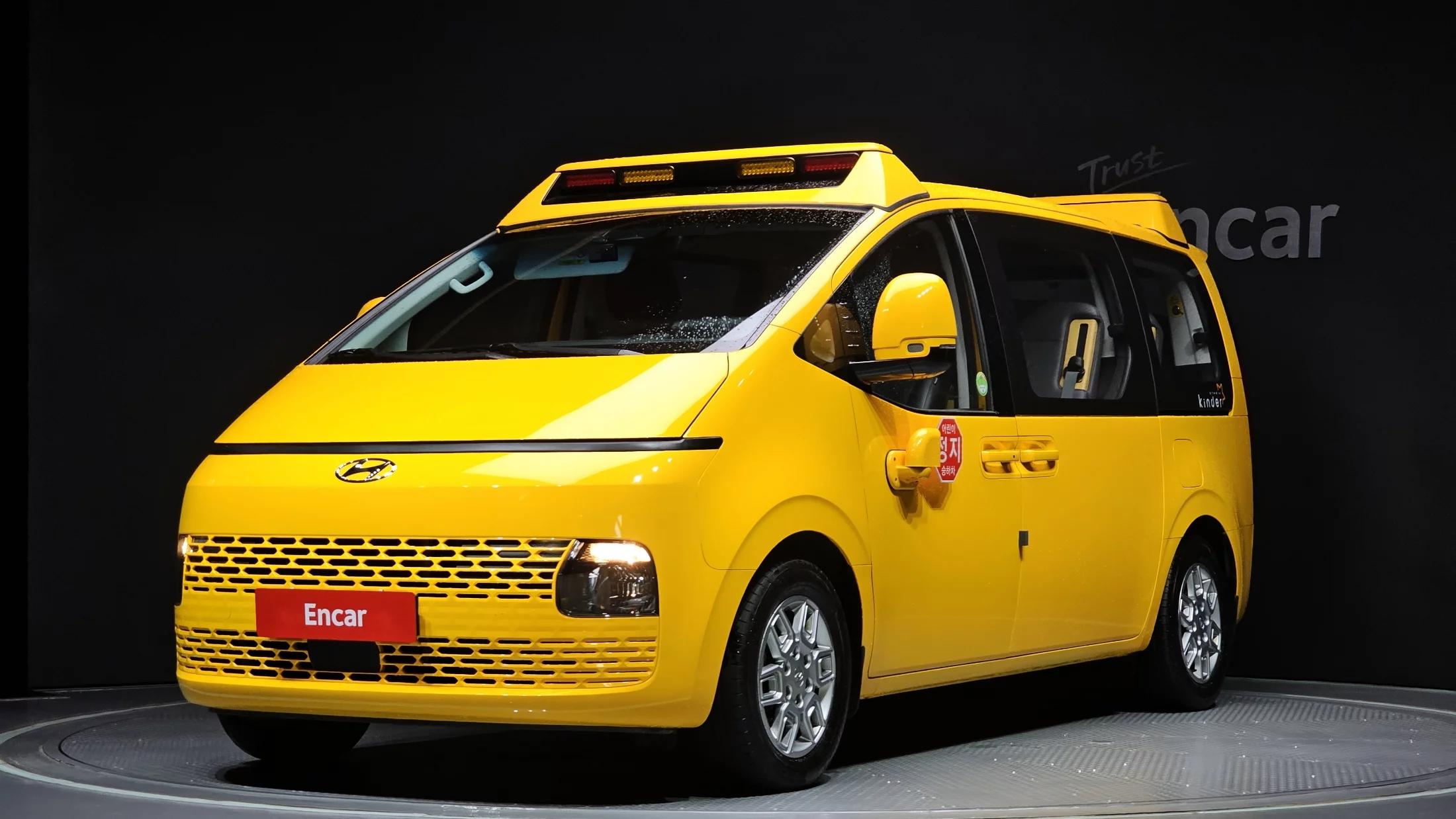 Hyundai Staria 2WD Kinder Safety Car 14-Seater, 2023 г. 47720 км.