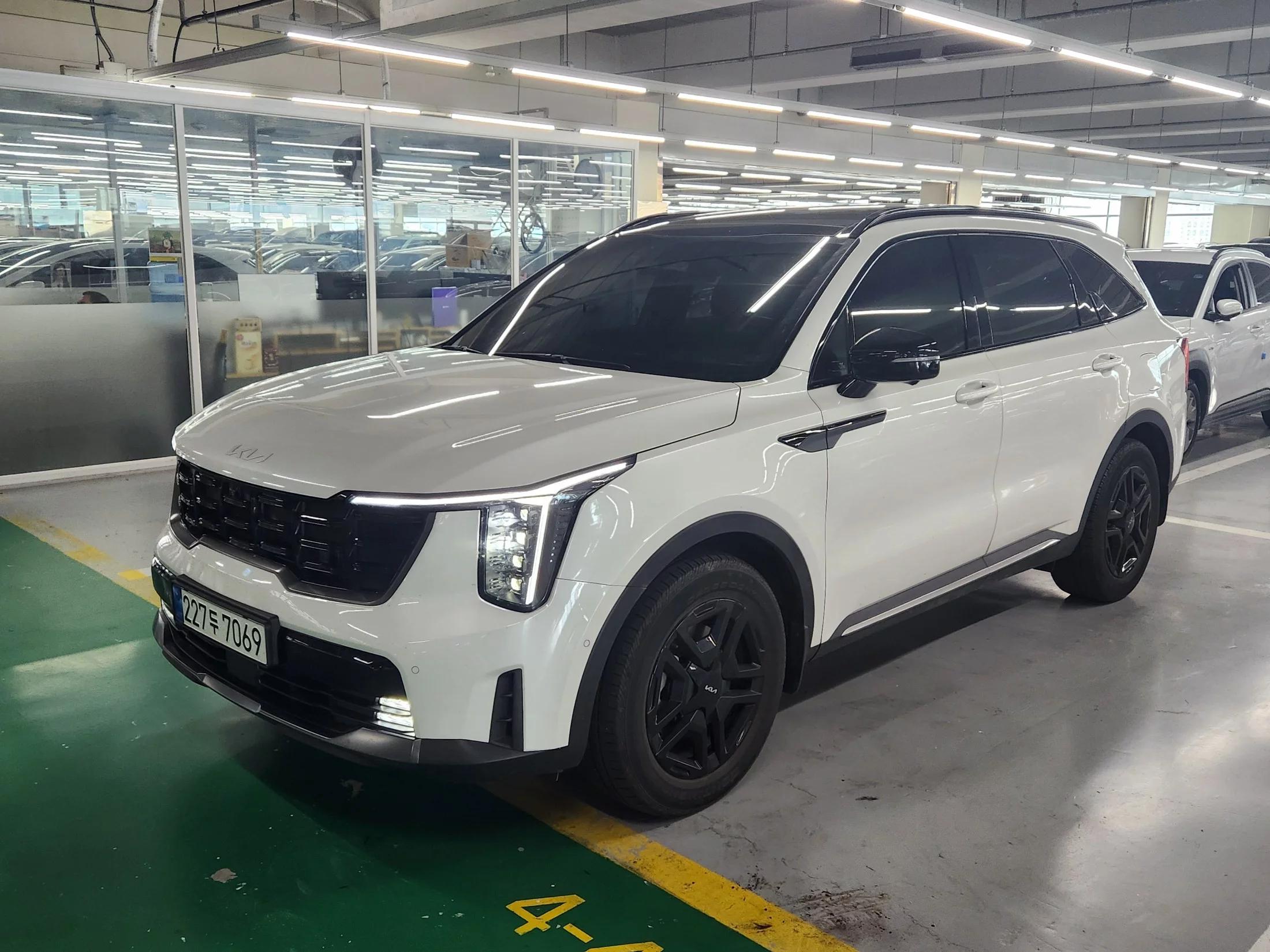 Kia Sorento HEV 1.6 2WD Gravity, гибрид, 2023 г. 55555 км.