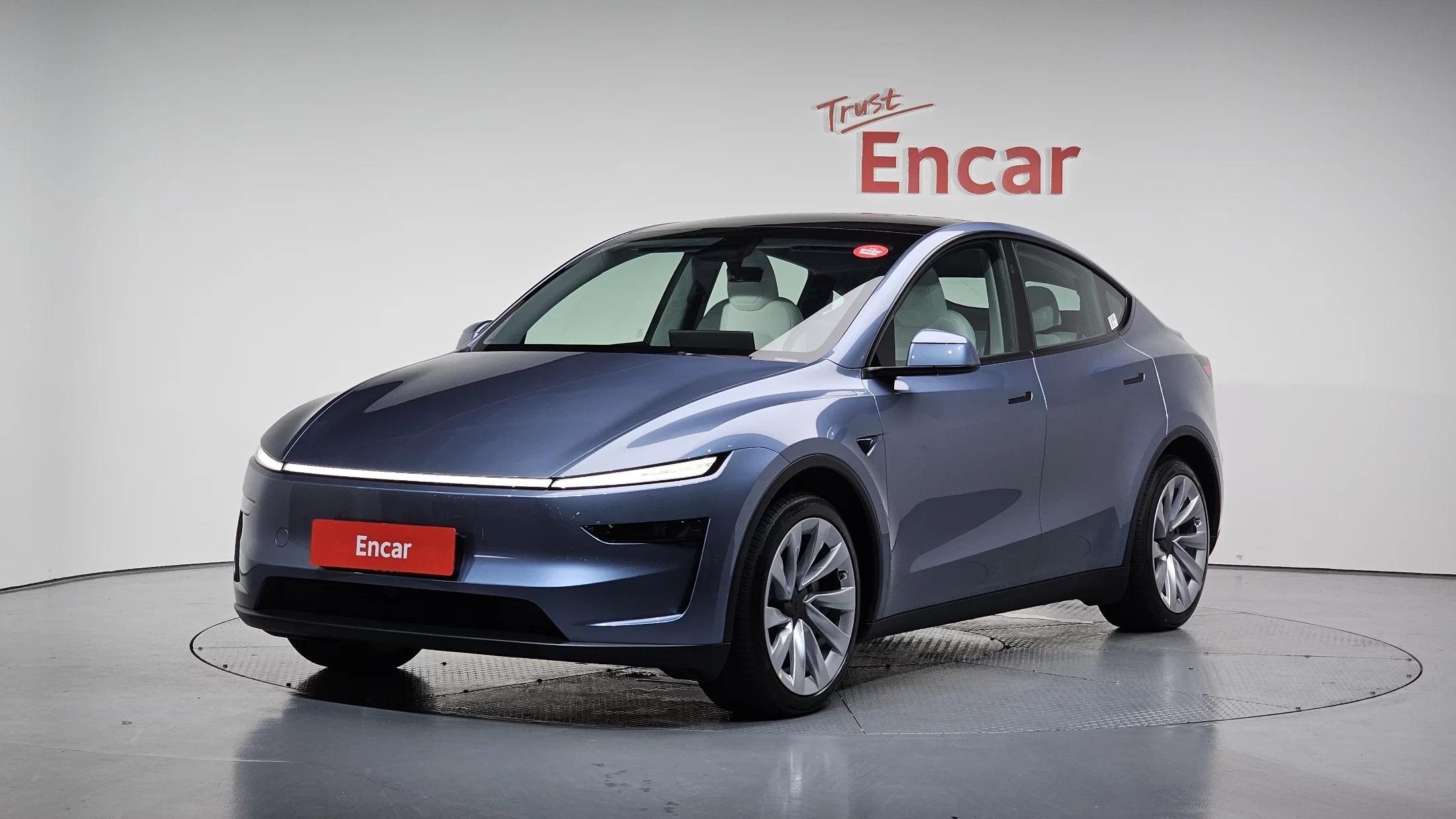 Tesla Model Y Long Range, электромобиль, 2025 г. 4274 км.