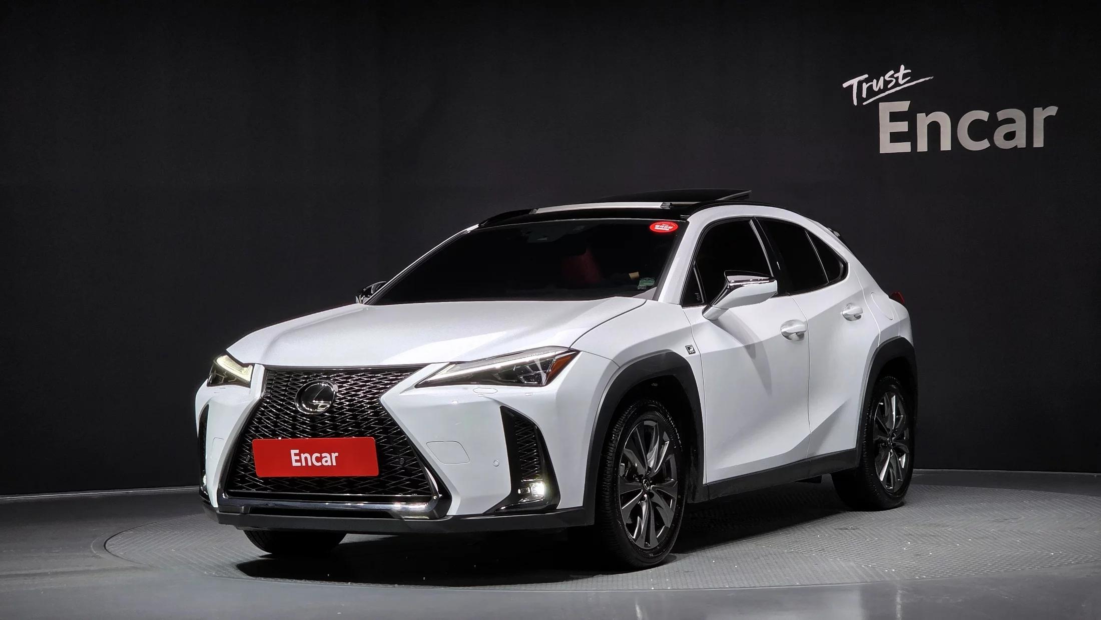 Lexus UX 2.0 F-Sport 2WD, гибрид, 2024 г. 29722 км.