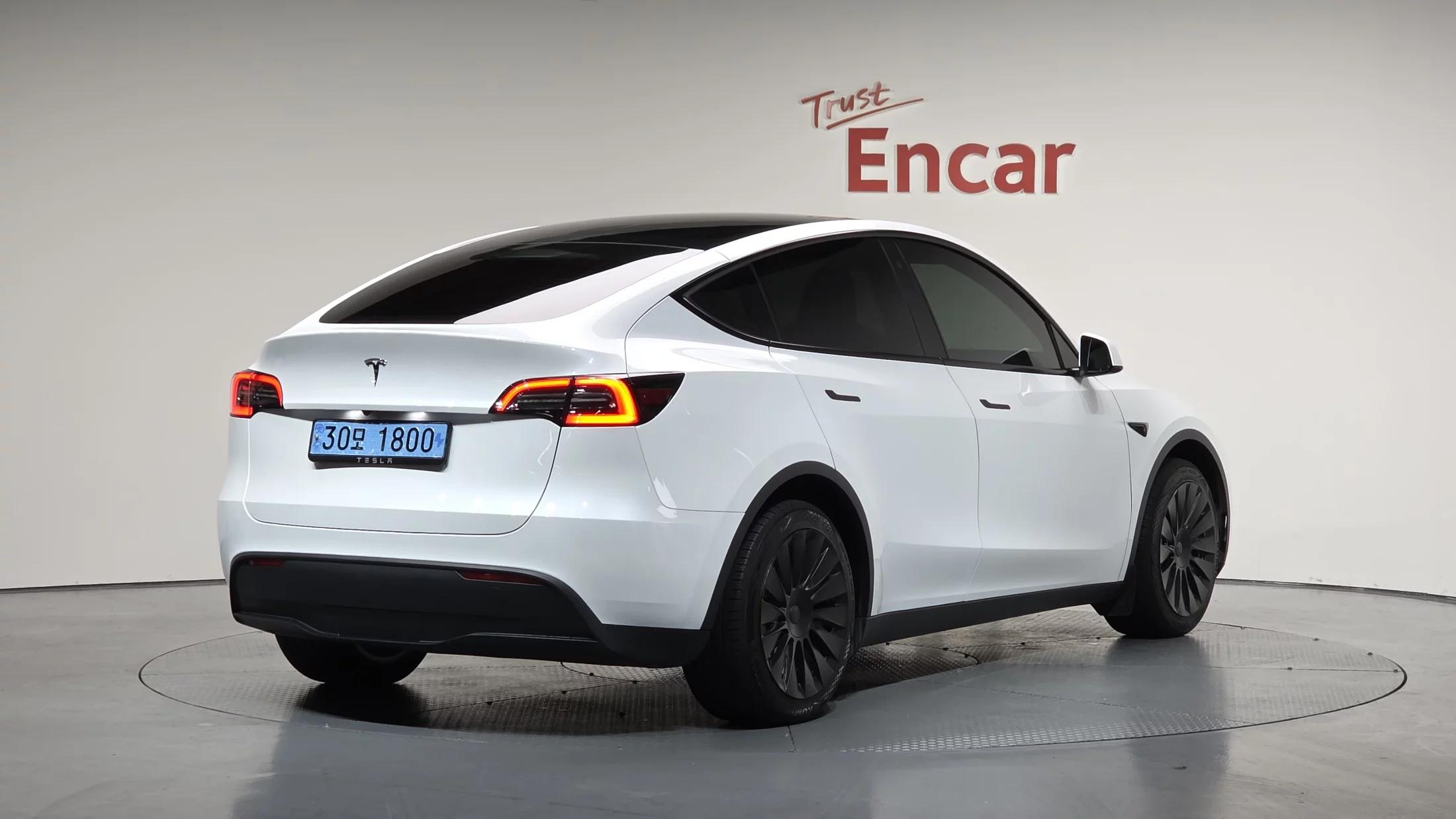 Tesla Model Y RWD, электромобиль, 2024 г. 25991 км.