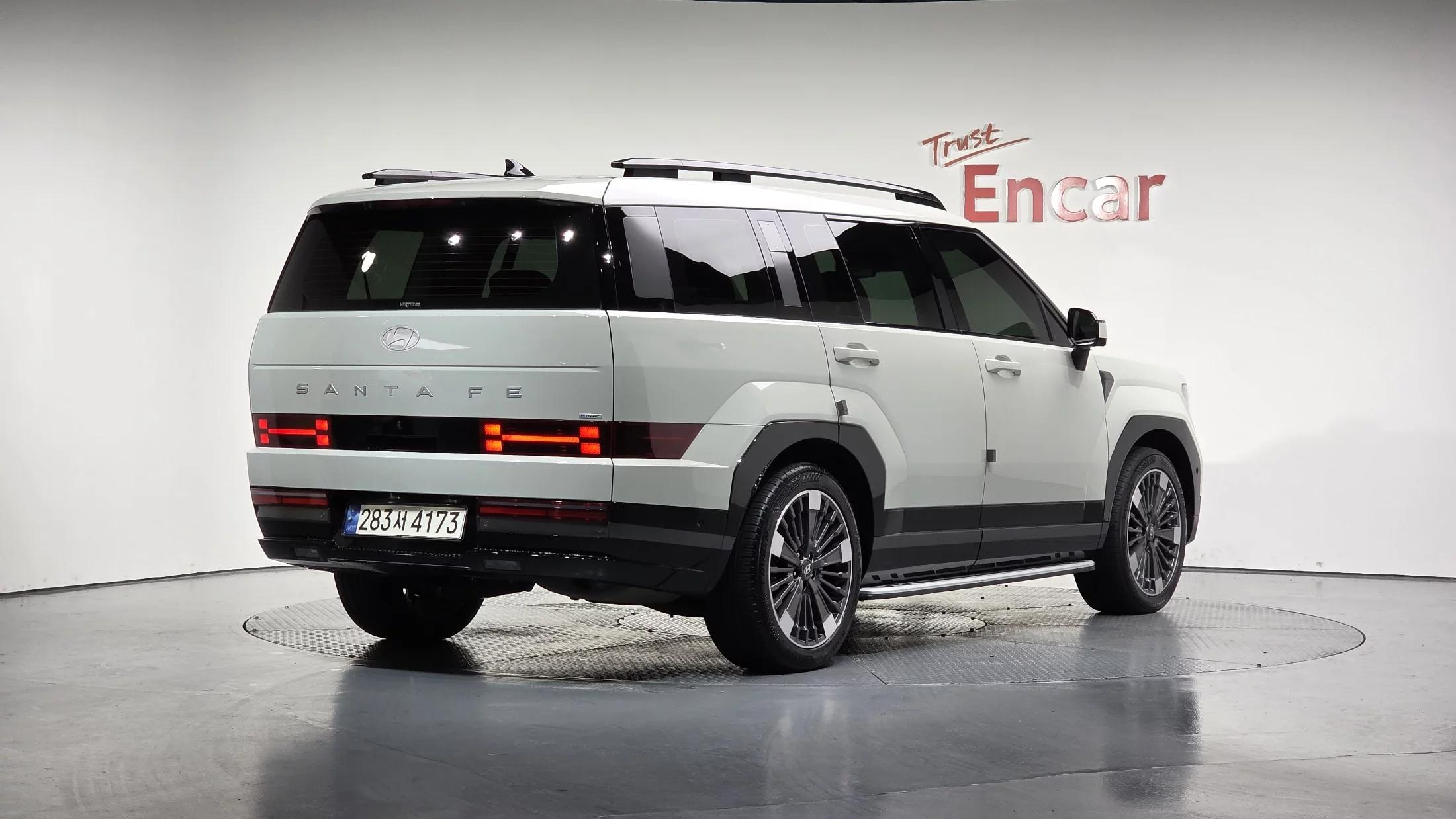 Hyundai Santa Fe HEV 1.6 4WD Calligraphy, гибрид, 2024 г. 25341 км.