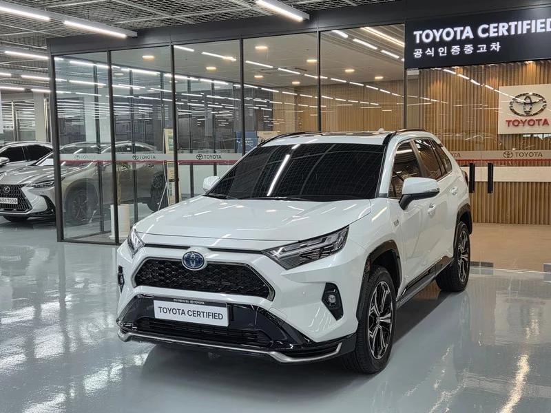 Toyota RAV4 2.5 4WD PHEV, гибрид, 2024 г. 8980 км.