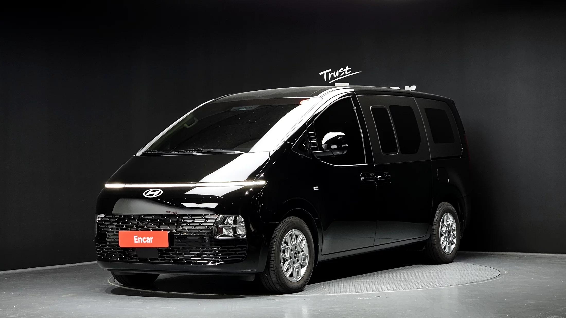 Hyundai Staria L3.5 Cargo 5-Seater Modern, 2025 г. 5728 км.