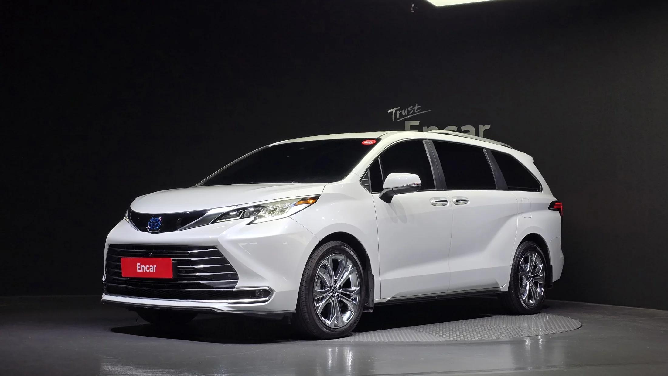 Toyota SIENNA 2.5 Hybrid 2WD, гибрид, 2023 г. 12404 км.
