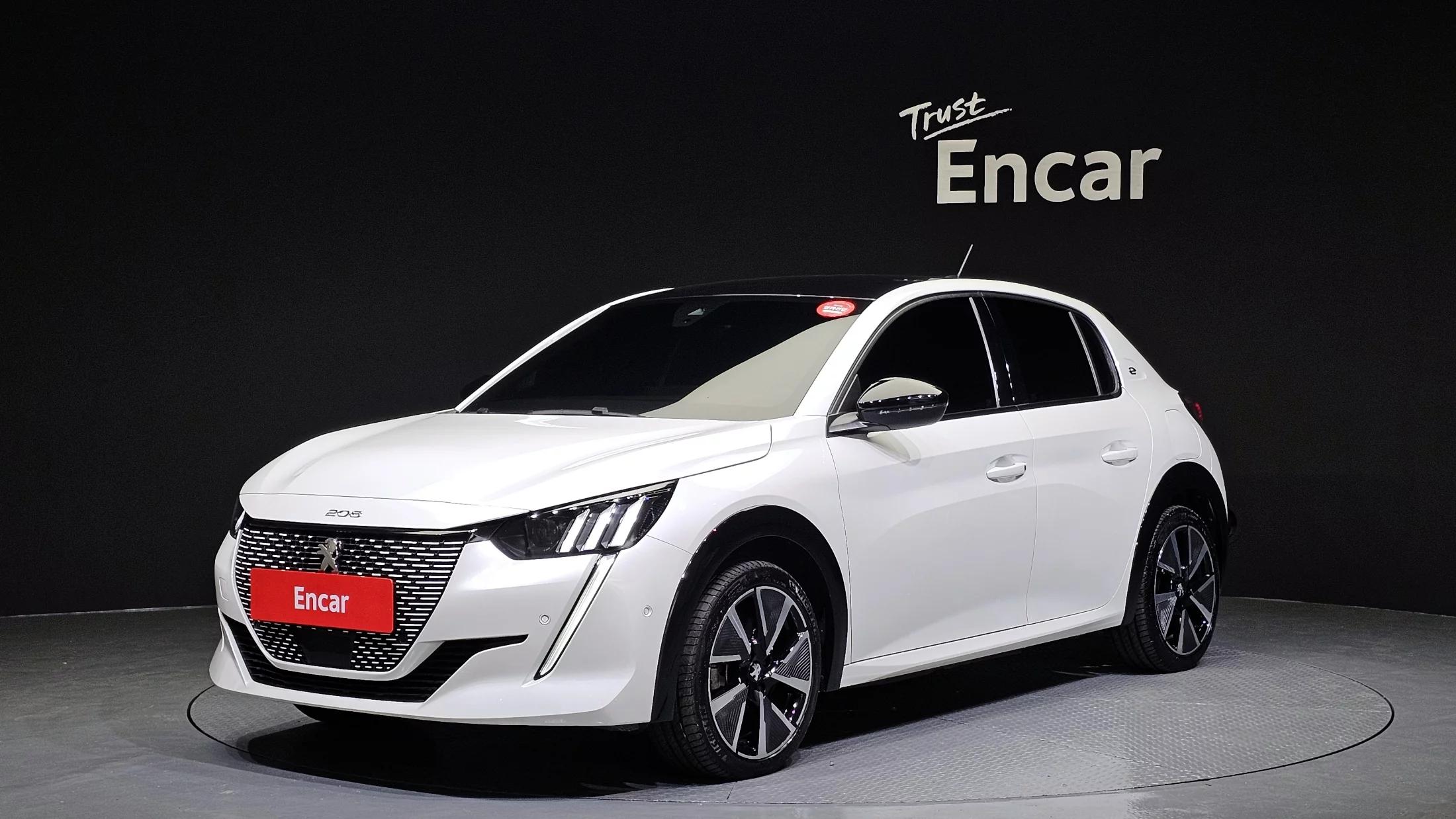 Peugeot 208 GT Line, электромобиль, 2022 г. 11187 км.