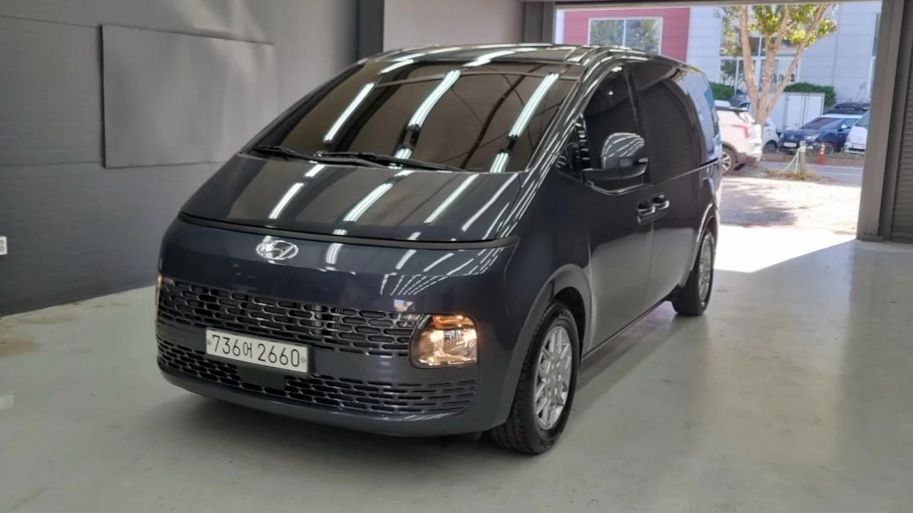 Hyundai Staria 4WD Tourer 11-Seater Modern, 2021 г. 10174 км.