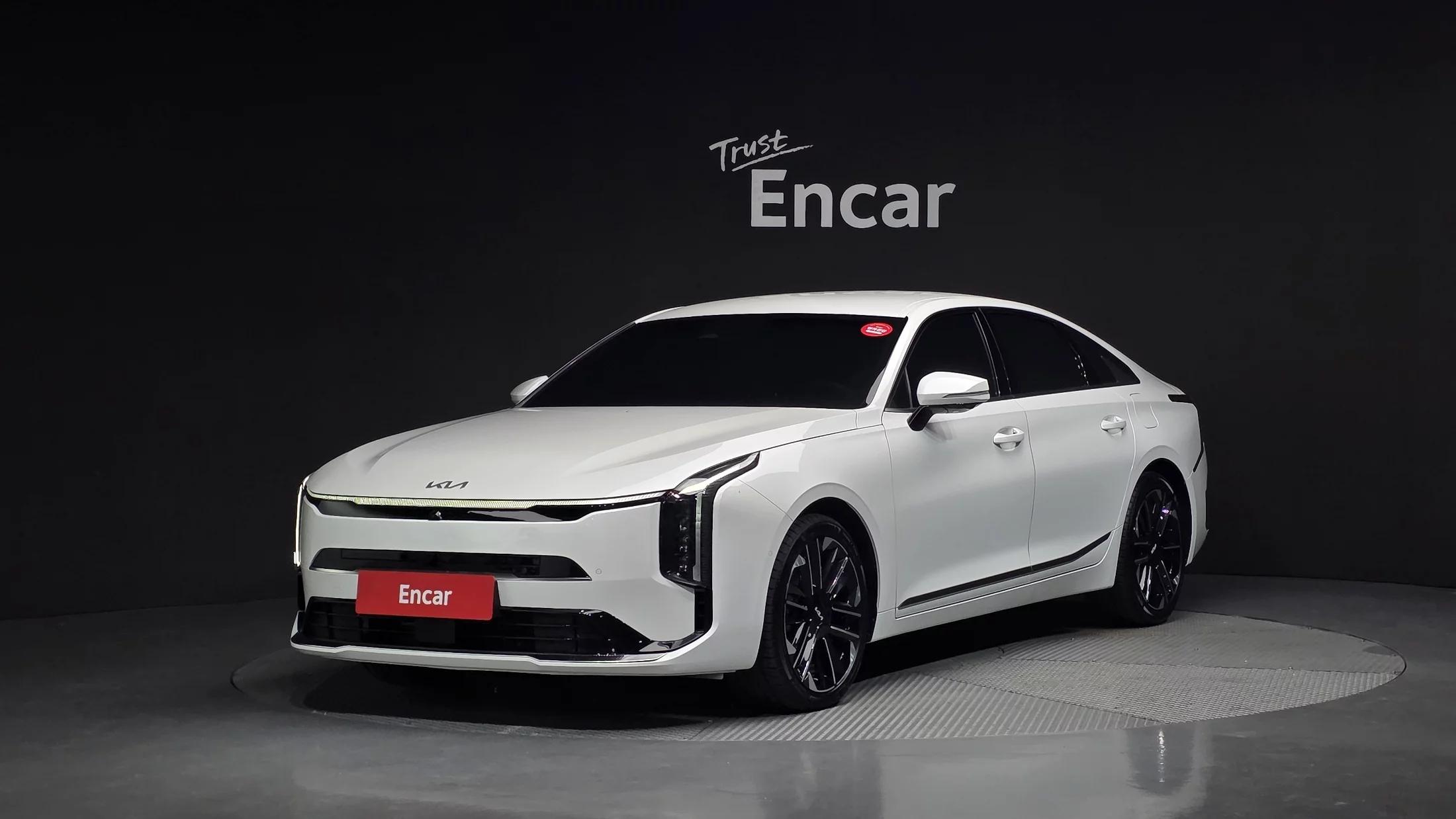 Kia K8 Signature, гибрид, 2024 г. 8174 км.