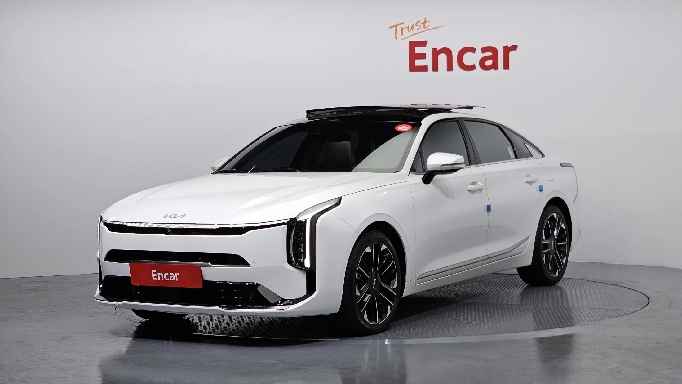 Kia K8 Signature, гибрид, 2024 г. 4599 км.