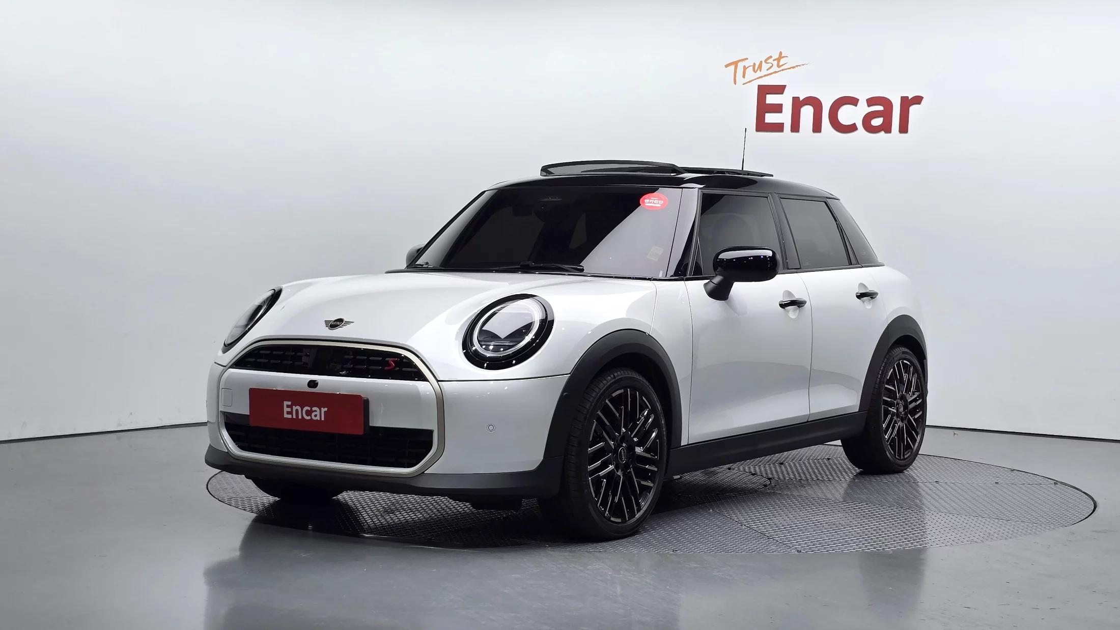 MINI Cooper 5 Door Favoured, 2024 г. 3854 км.