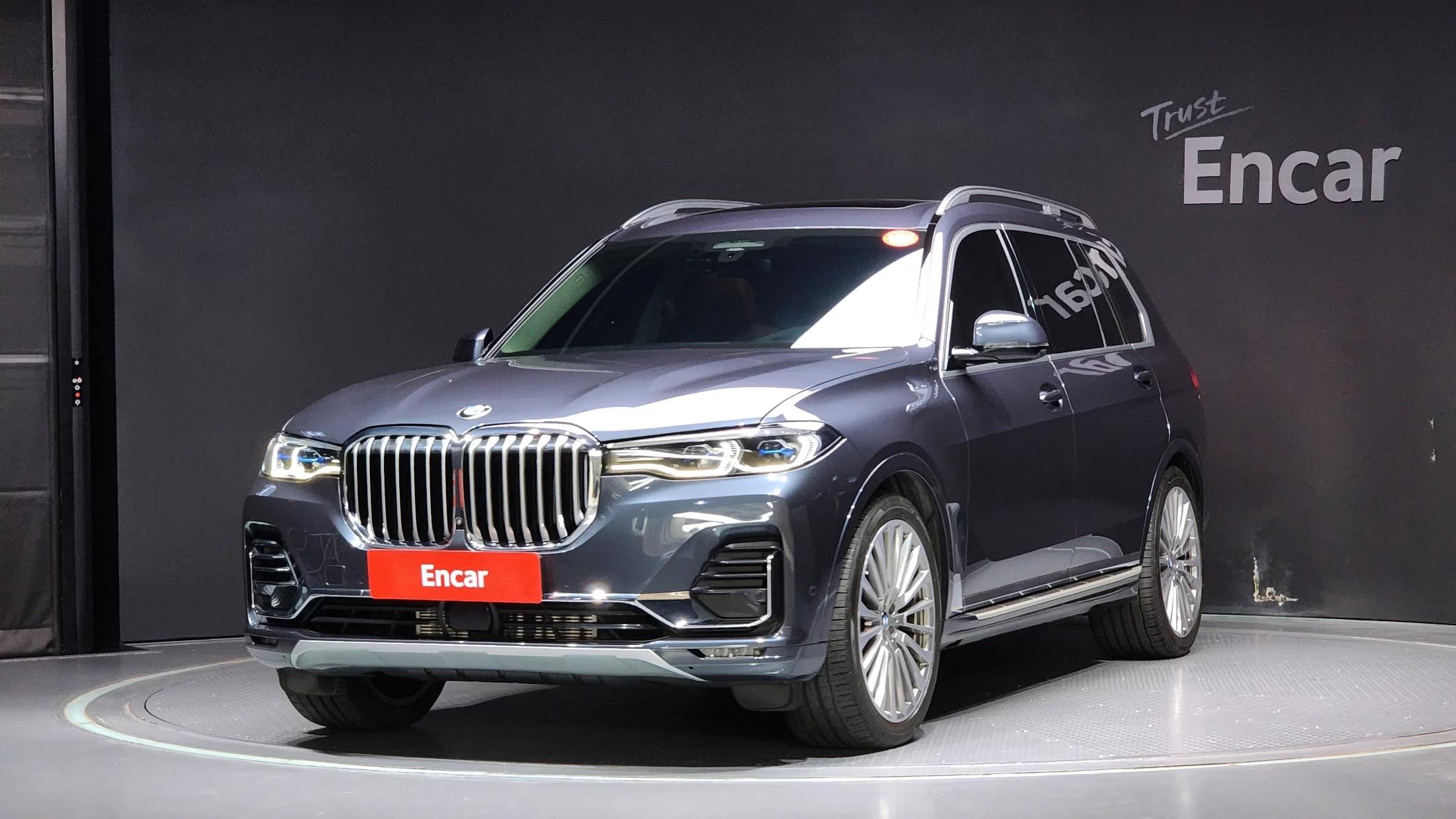 BMW X7 xDrive 40i Design Pure Excellence 6-Seater, 2021 г. 88415 км.