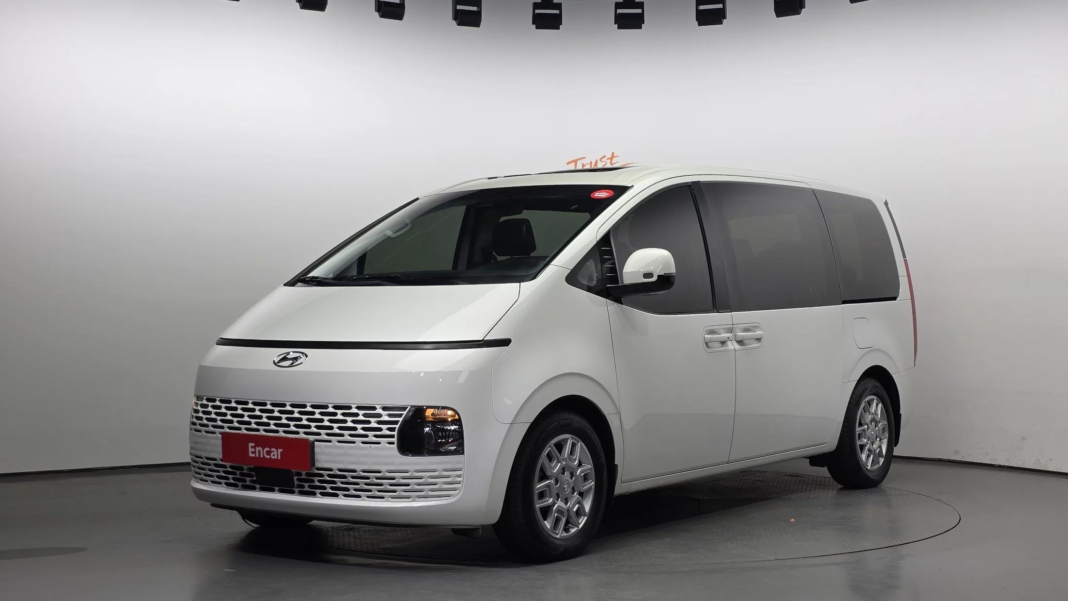 Hyundai Staria 4WD Tourer 11-Seater Modern, 2022 г. 70271 км.