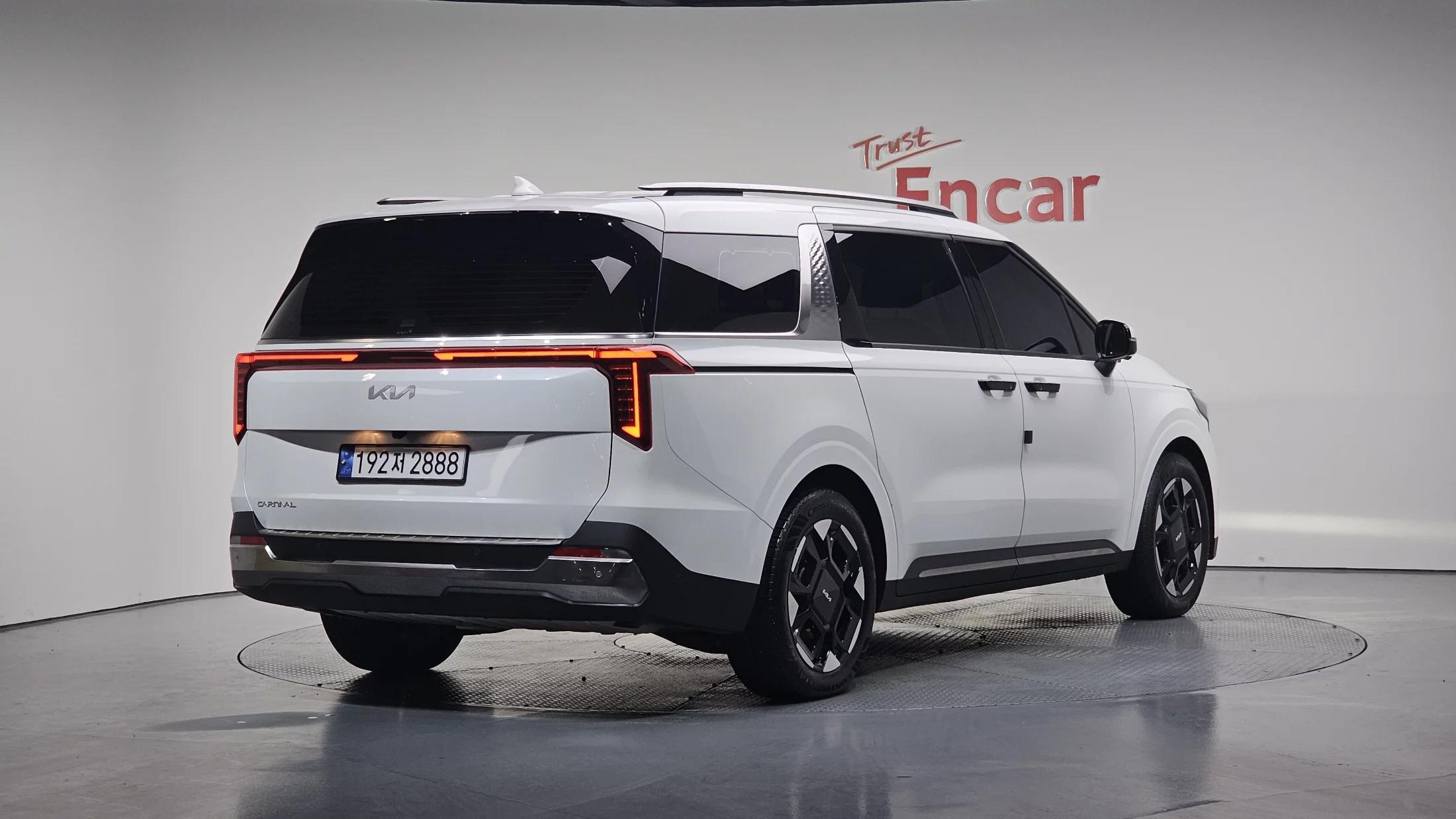 Kia Carnival 9-Seater Signature, 2023 г. 20384 км.