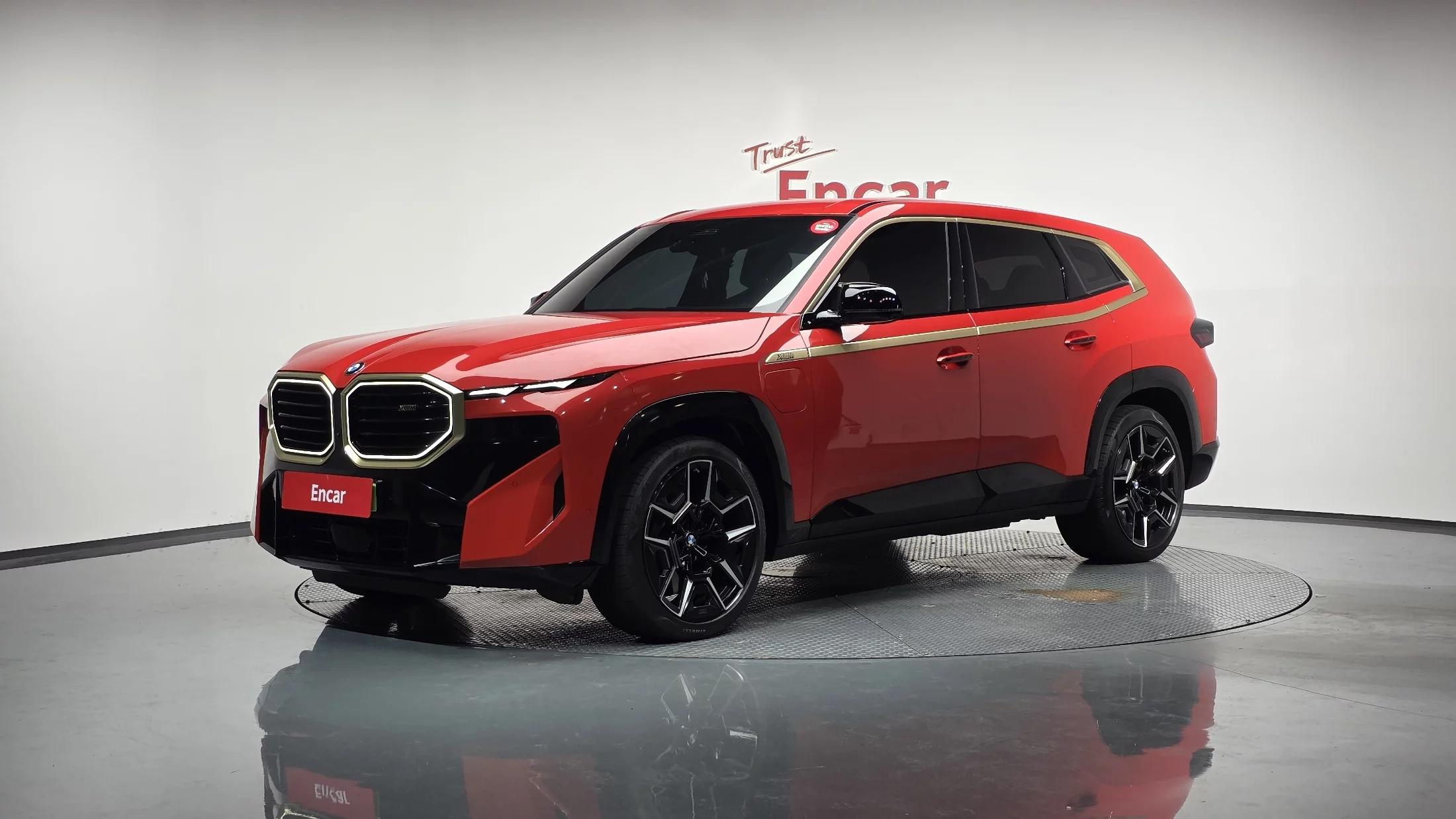 BMW XM 4.4, гибрид, 2023 г. 8287 км.