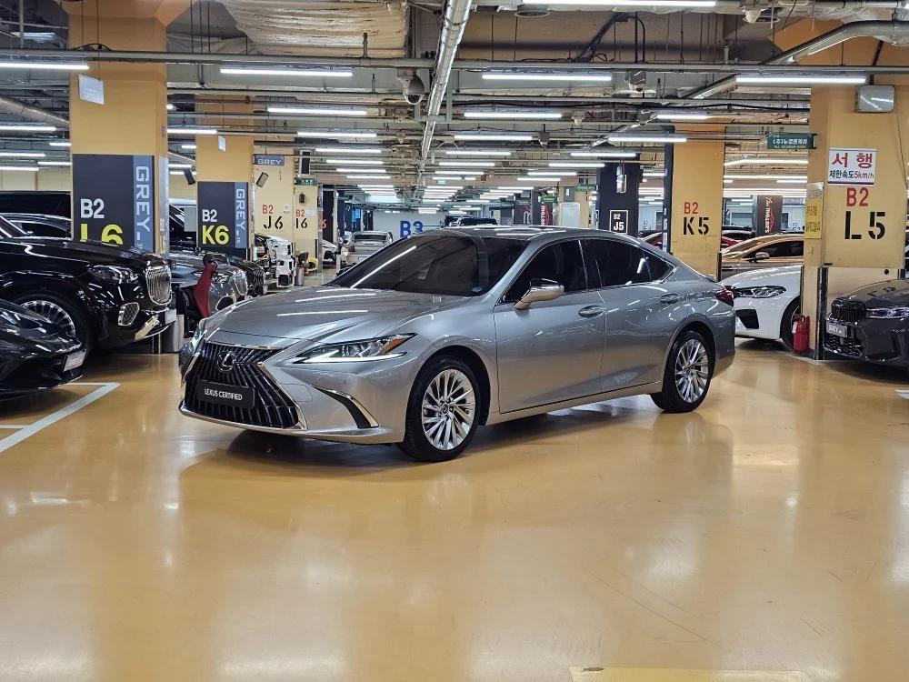 Lexus ES300h Luxury Plus, гибрид, 2024 г. 46695 км.