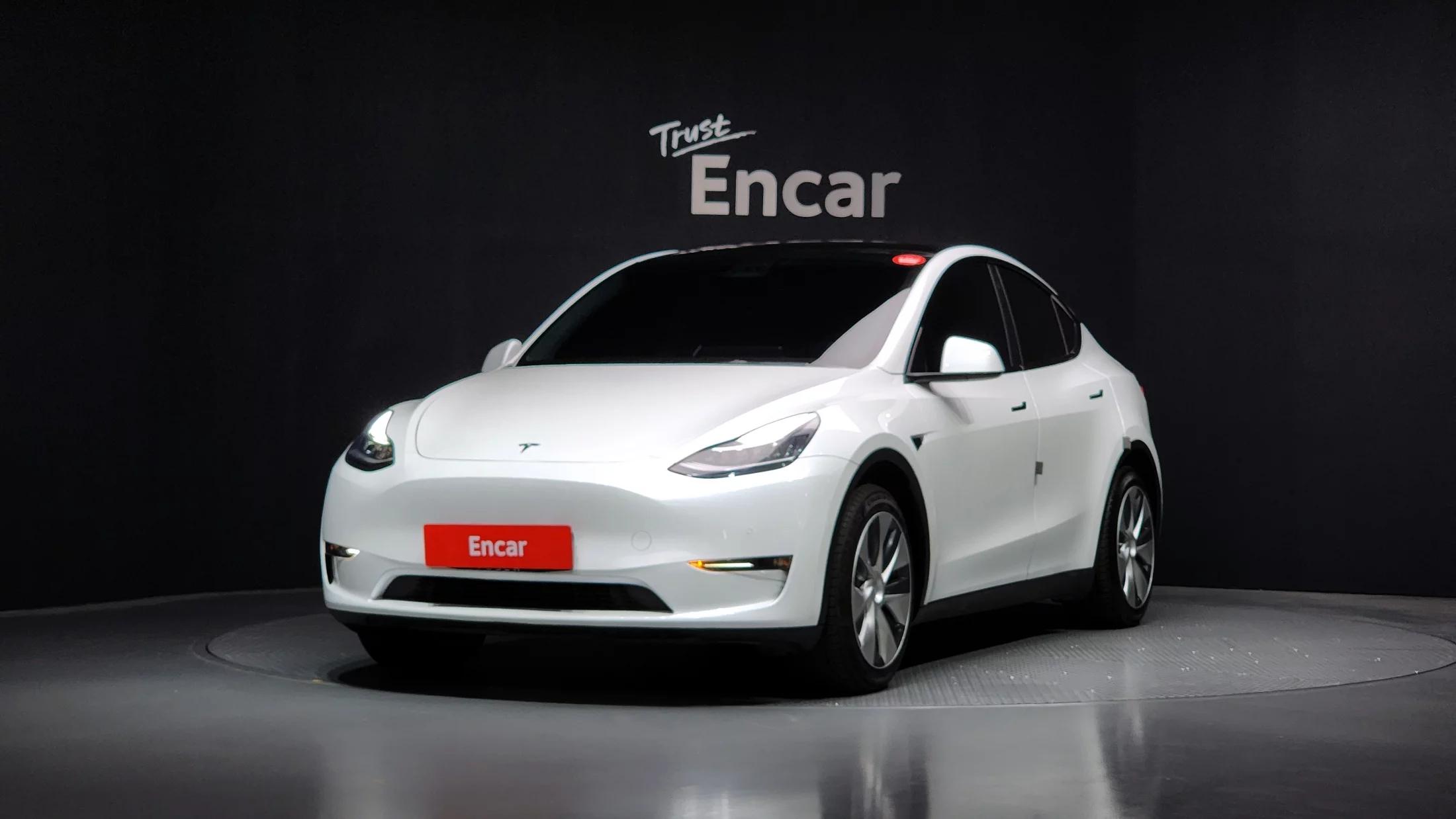 Tesla Model Y Standard Range, электромобиль, 2021 г. 90175 км.