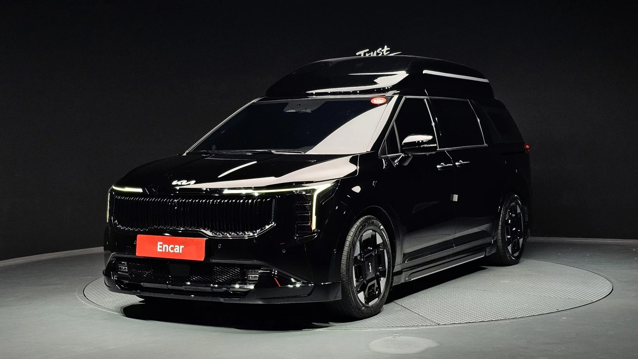 Kia Carnival Gasoline 9-Seater Hi Limousine (7-seater Limousine(Special vehicle), 2024 г. 18700 км.