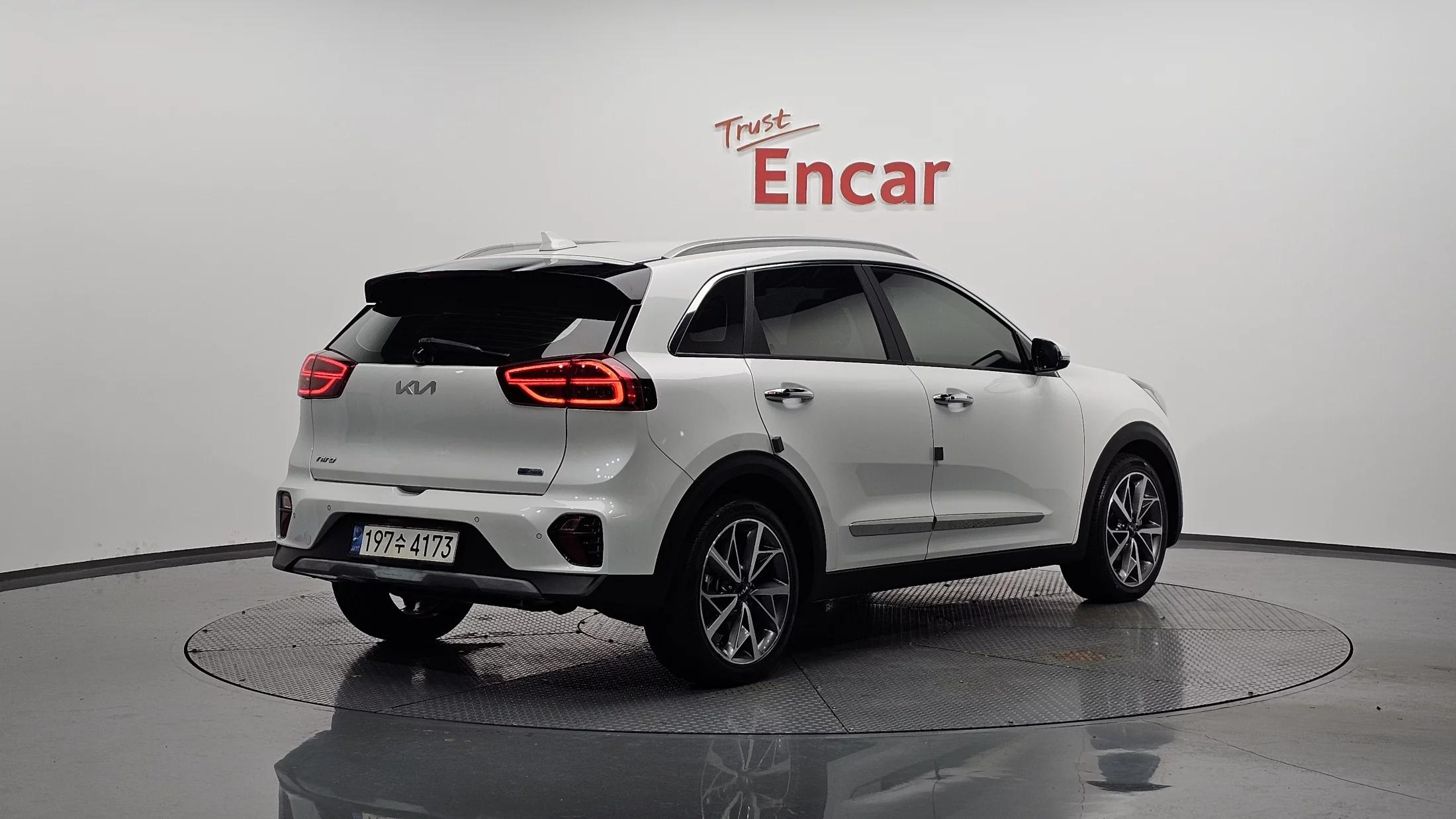 Kia Niro 1.6 HEV Signature, гибрид, 2021 г. 53053 км.