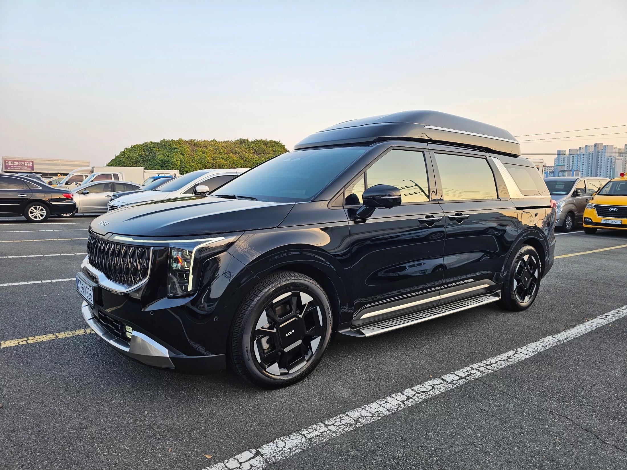 Kia Carnival HEV 7-Seater Hi Limousine Signature, гибрид, 2024 г. 34107 км.