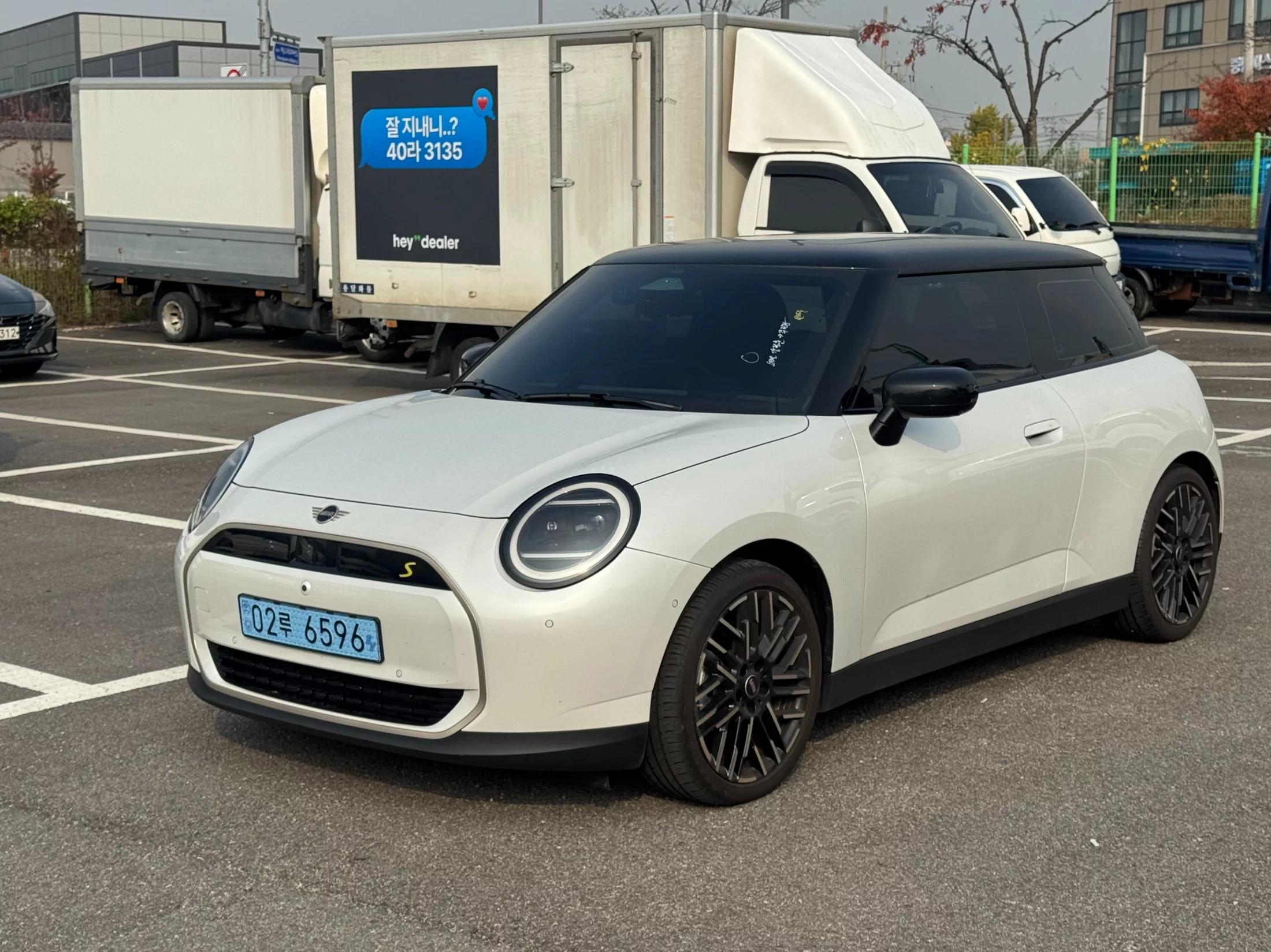 MINI Cooper SE Favoured, электромобиль, 2024 г. 5137 км.