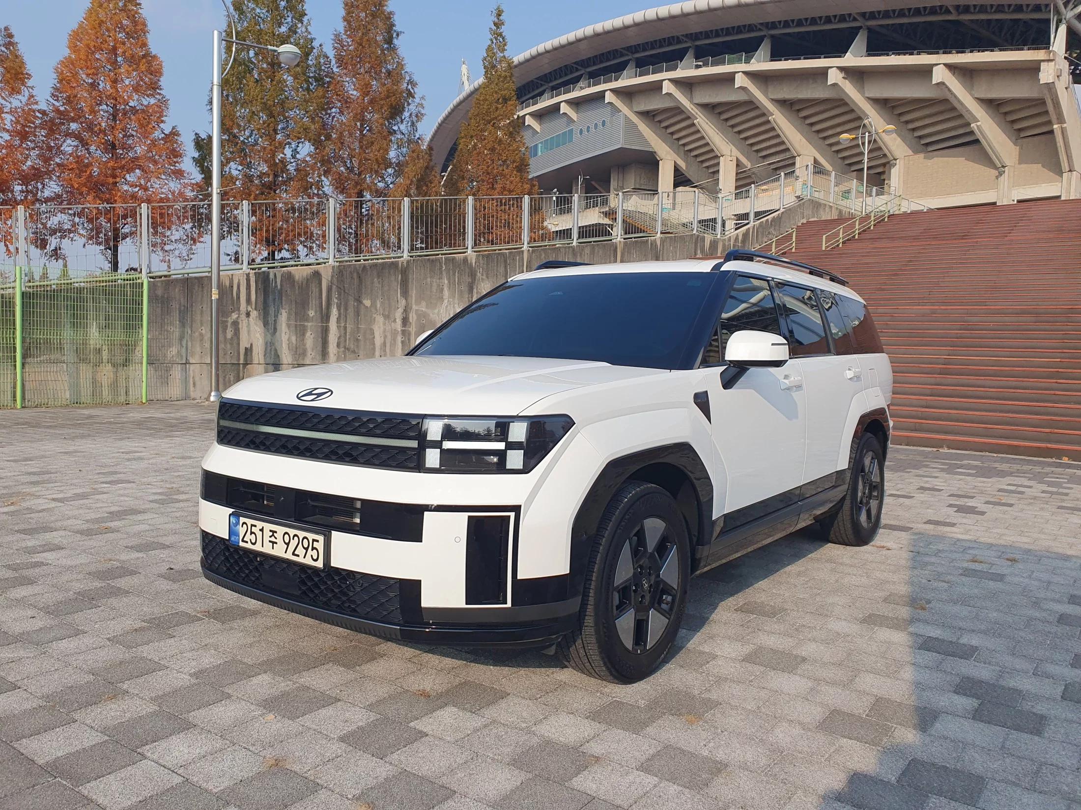 Hyundai Santa Fe HEV 1.6 2WD Calligraphy, гибрид, 2023 г. 39422 км.