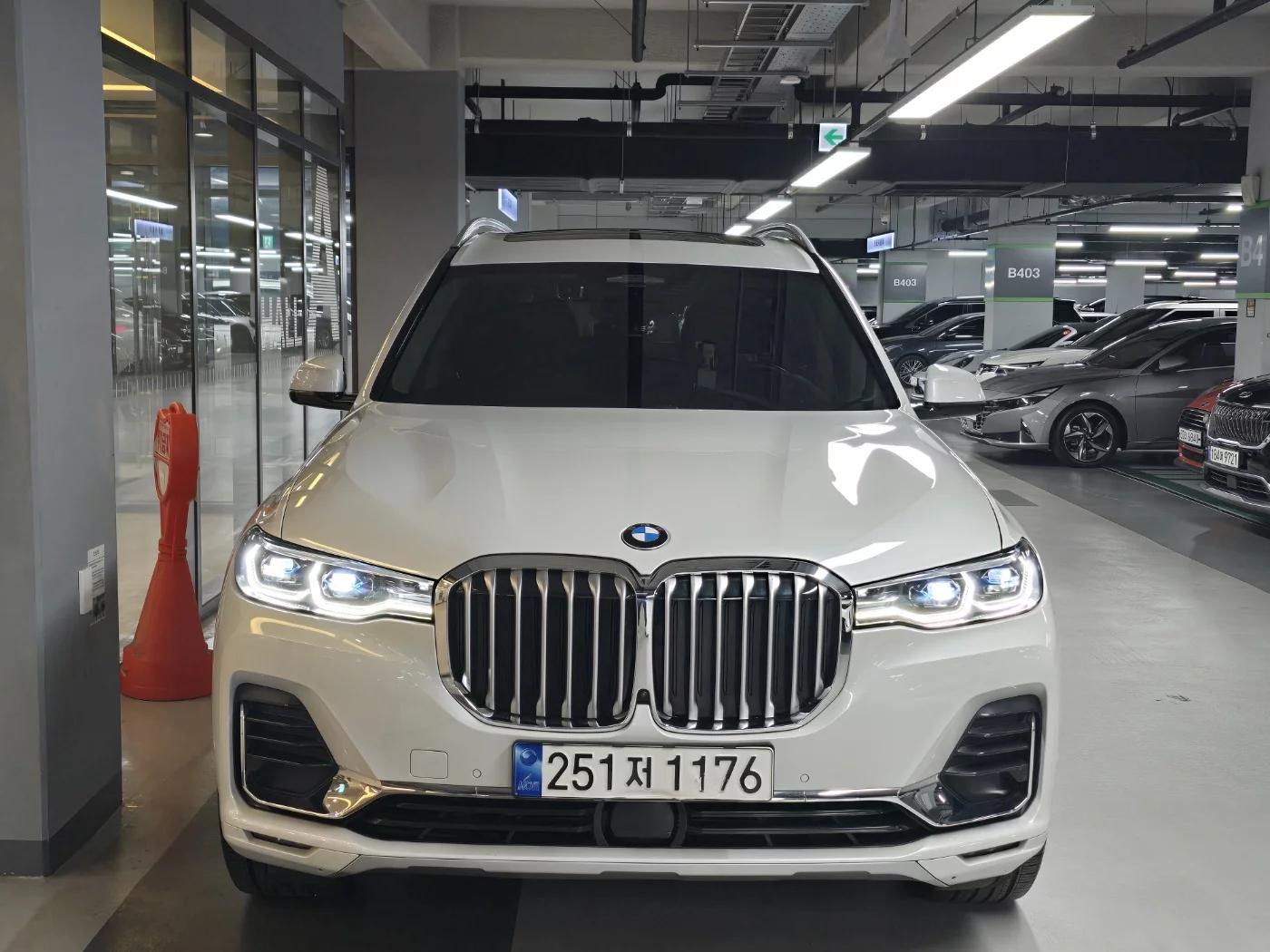 BMW X7 xDrive 40i Design Pure Excellence 6-Seater, 2022 г. 77157 км.