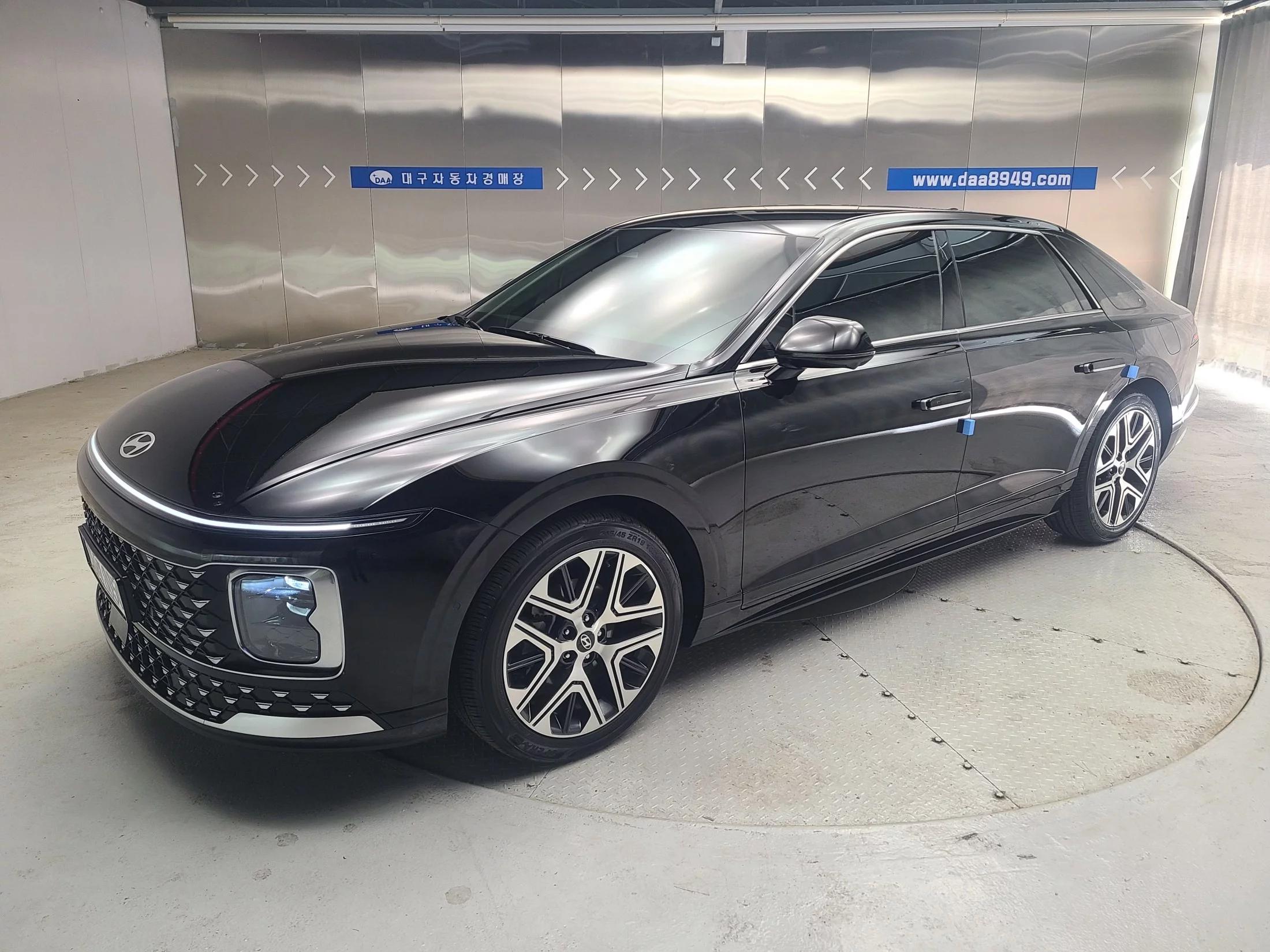 Hyundai Grandeur Exclusive, гибрид, 2024 г. 18454 км.