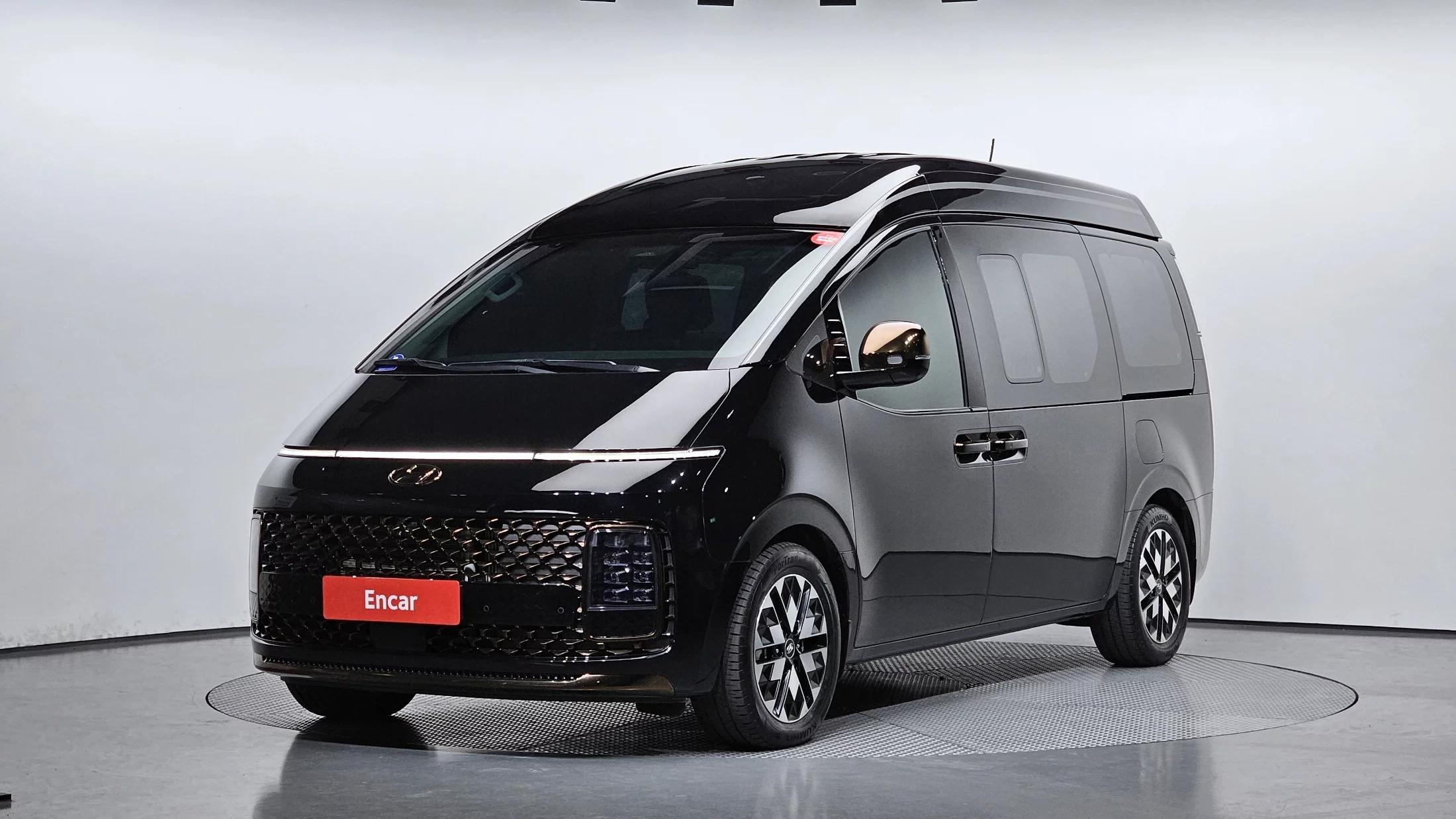 Hyundai Staria Lounge 7-Seater Inspiration, 2022 г. 20247 км.