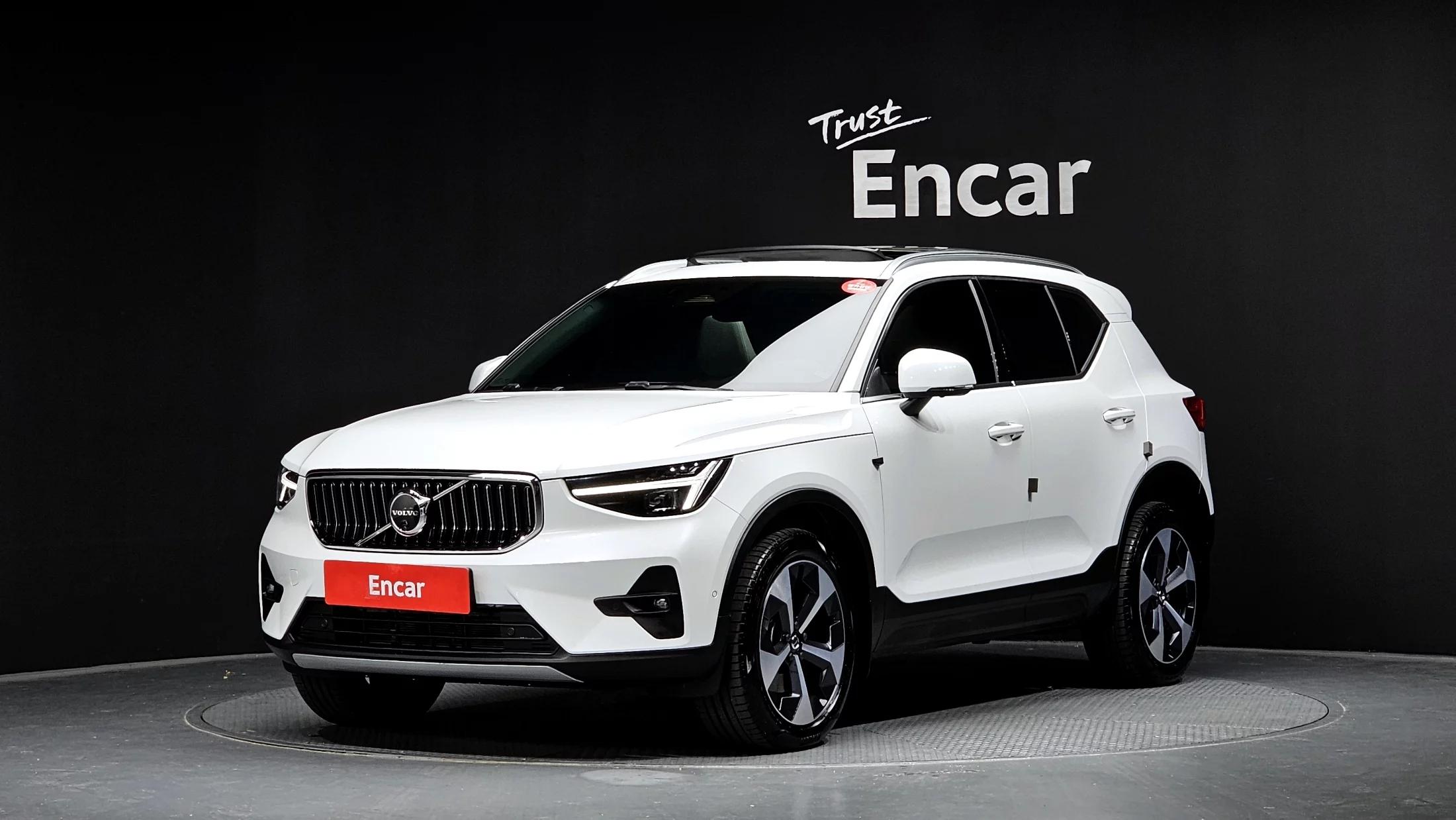Volvo XC40 B4 Ultra Bright, 2025 г. 15141 км.